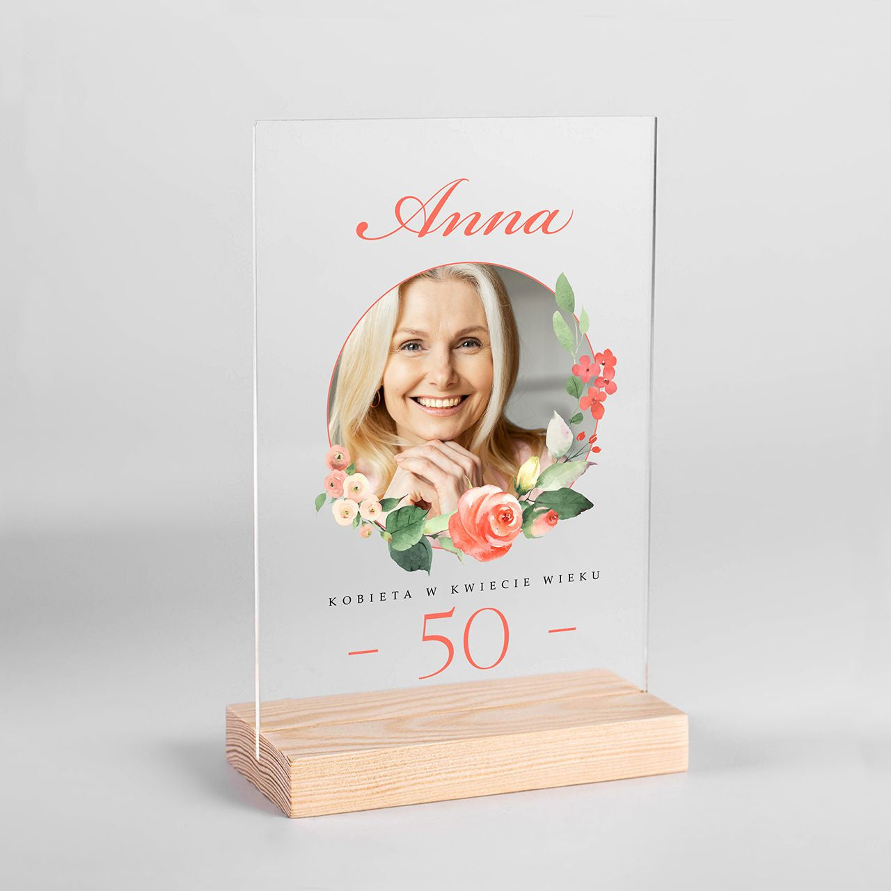 Statuetka na prezent z okazji 50 urodzin - Kobieta w kwiecie wieku