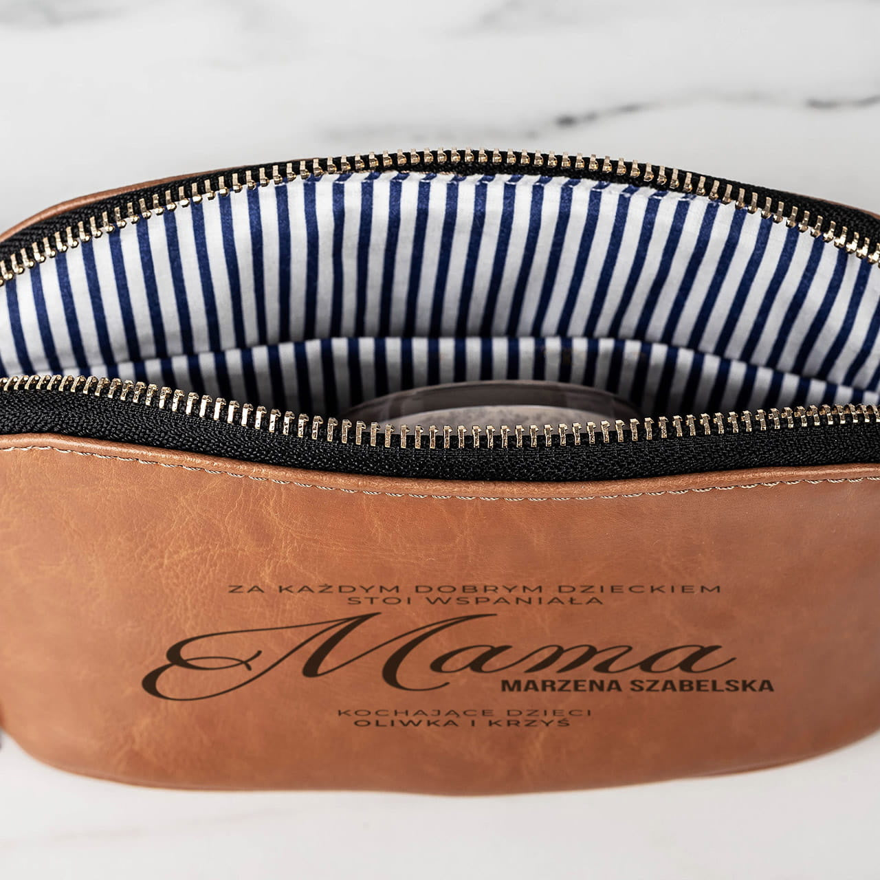 Skórzana kosmetyczka na prezent dla mamy personalizowana kosmetyczka prezent na dzień mamy prezent od dzieci