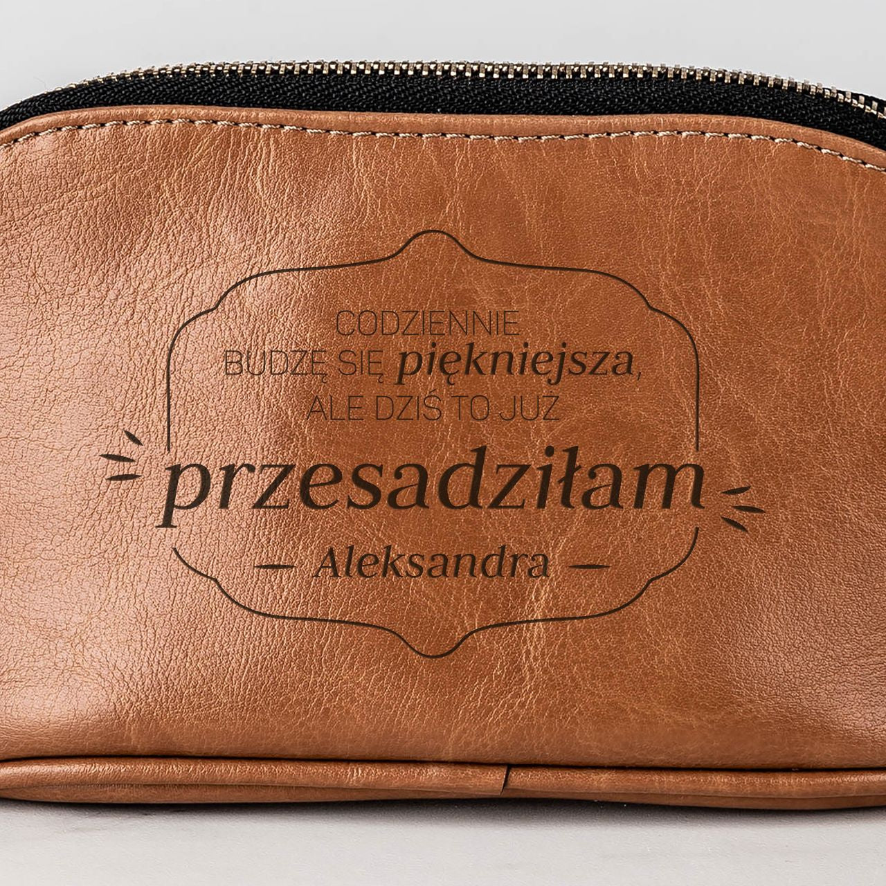 Damska kosmetyczka skórzana - prezent na urodziny dla niej