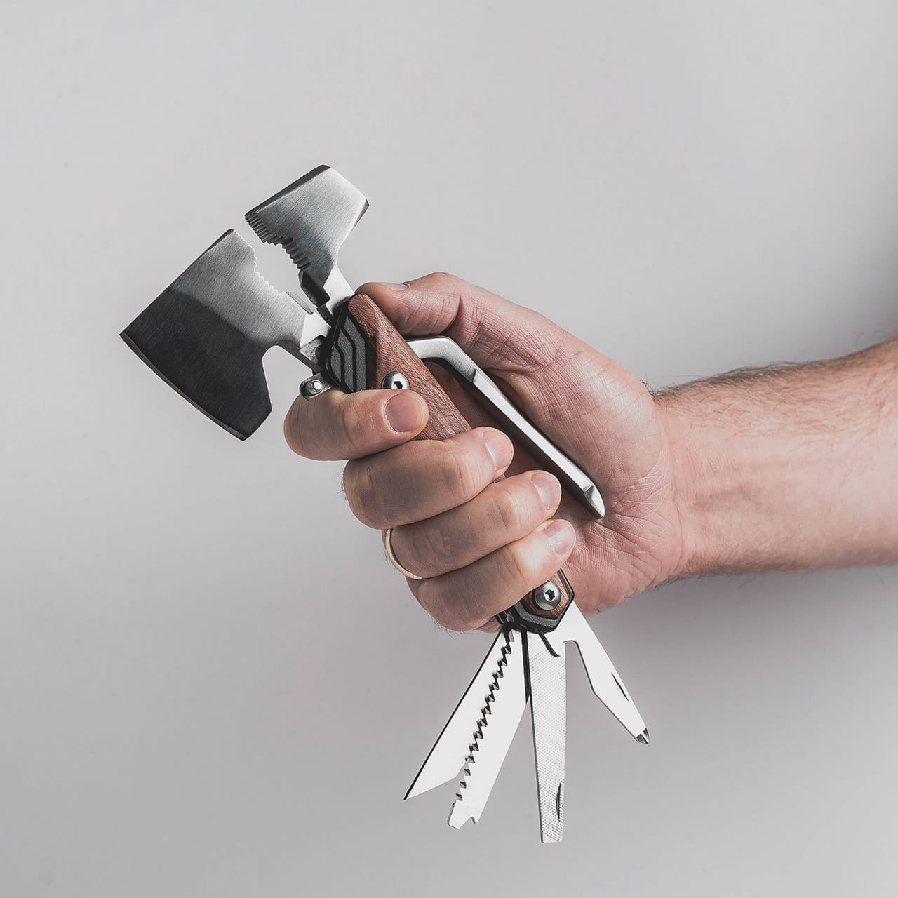 Zestaw dla survivalowca - termos, scyzoryk i toporek zestaw survivalowy prezent dla miłośnika survivalu