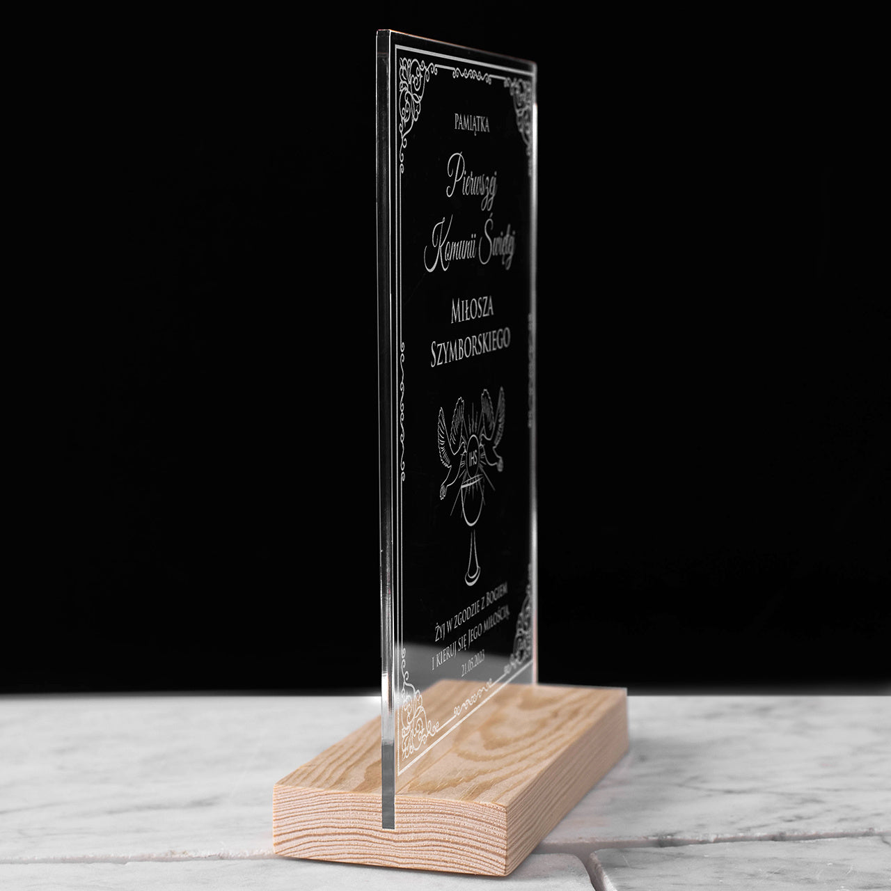 Grawerowana statuetka na Komunię