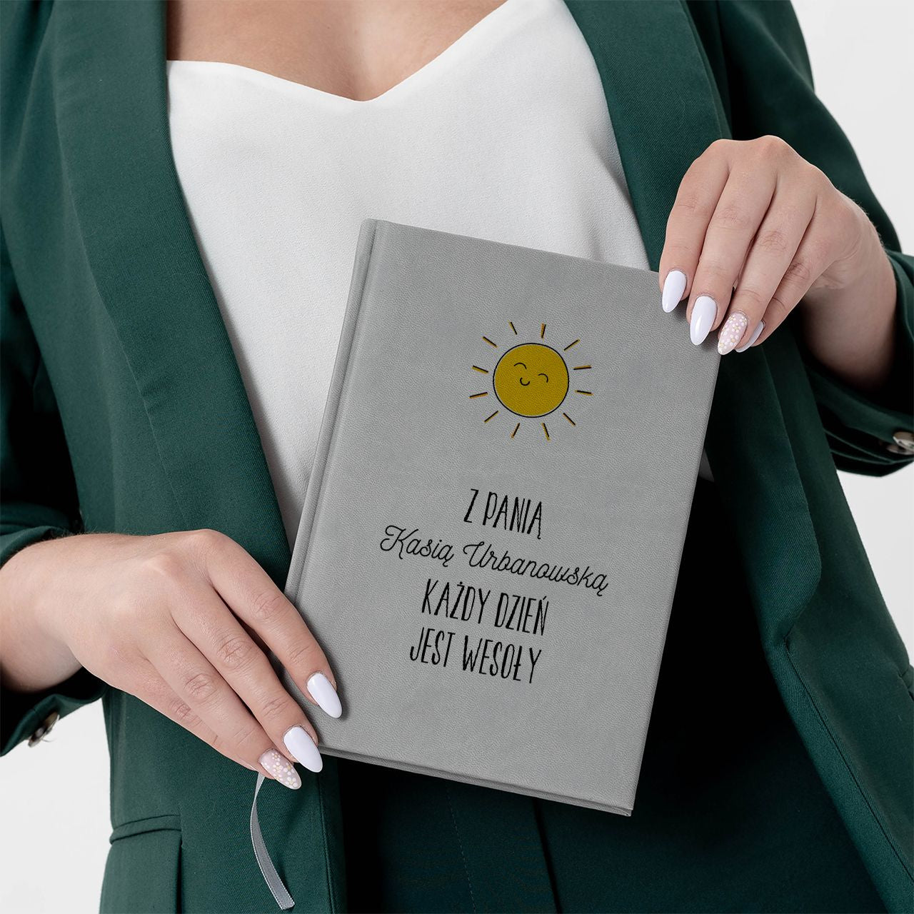 Szary planner dla przedszkolanki - praktyczny prezent personalizowany