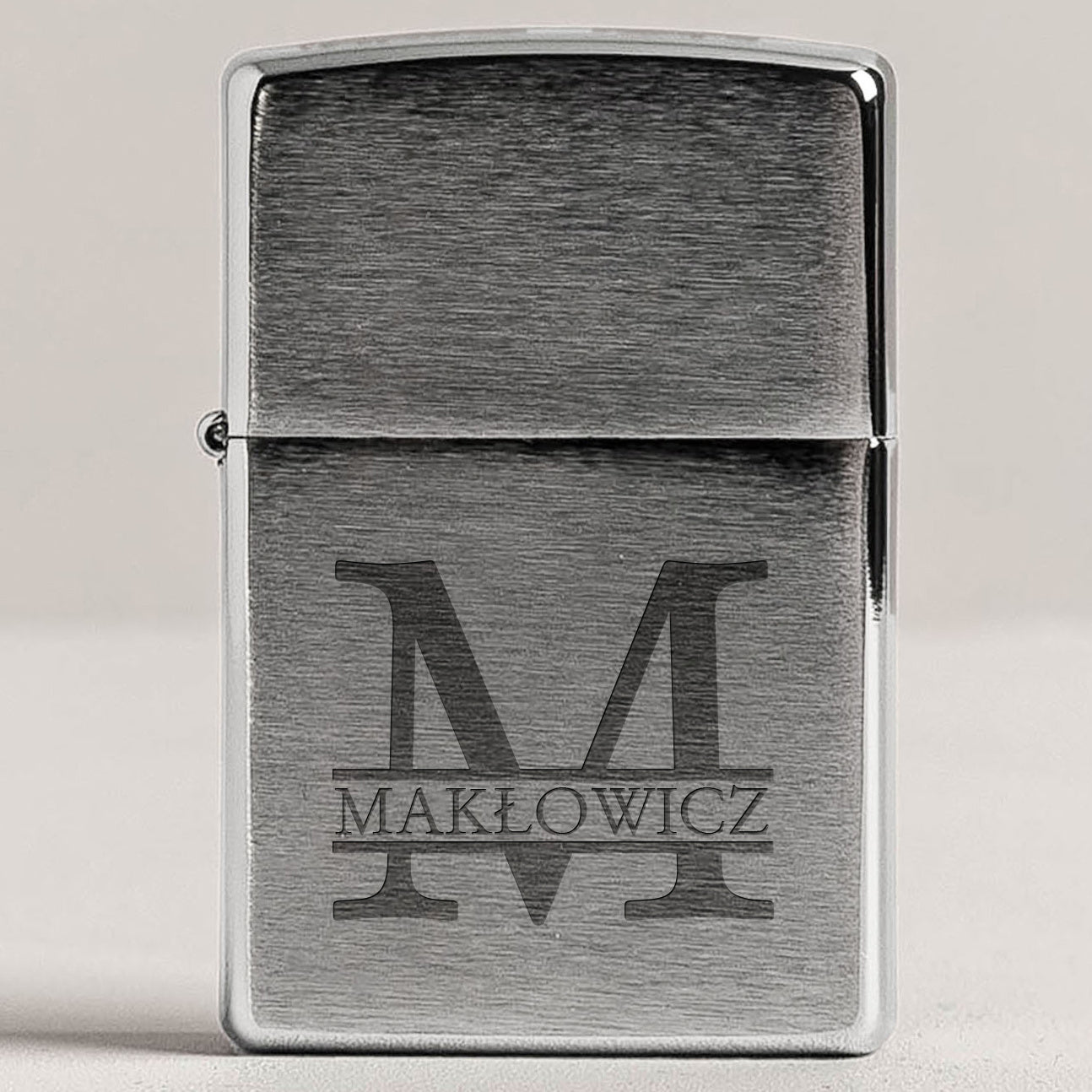 Zapalniczka z monogramem - prezent dla taty