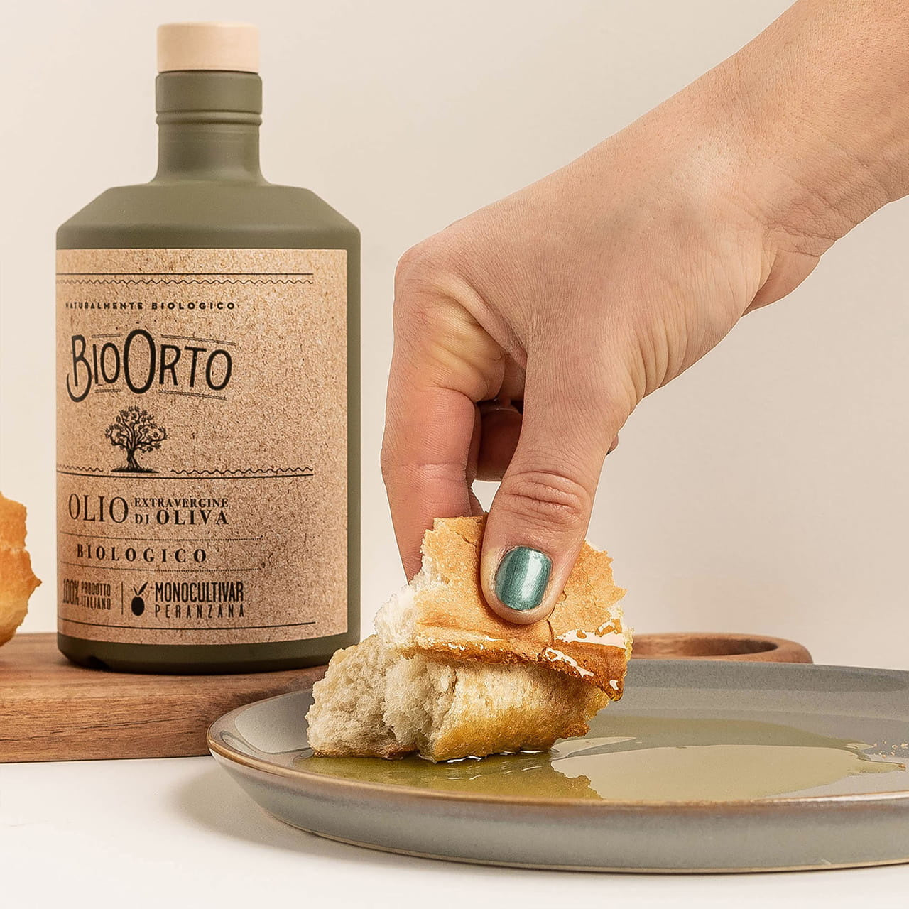 Deska do krojenia i oliwa - personalizowany prezent wielkanocny personalizowana deska do krojenia