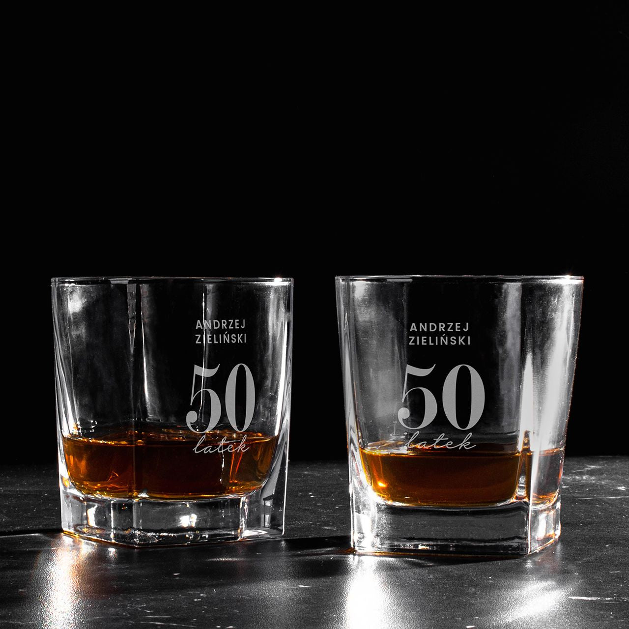 Karafka ze szklankami na 50 urodziny