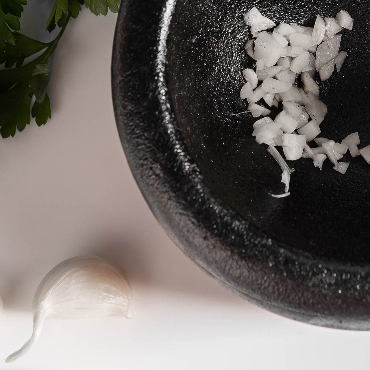 Moździerz żeliwny na prezent - AdHoc Crush moździerz kuchenny prezent dla kucharza