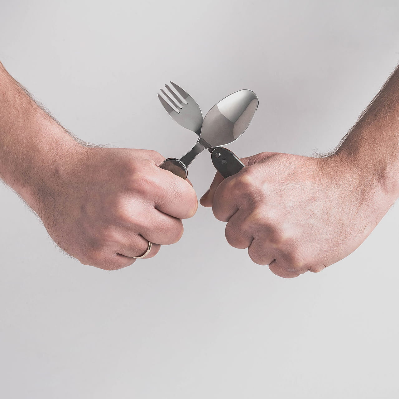 Zestaw dla survivalowca - termos, scyzoryk i toporek zestaw survivalowy prezent dla miłośnika survivalu