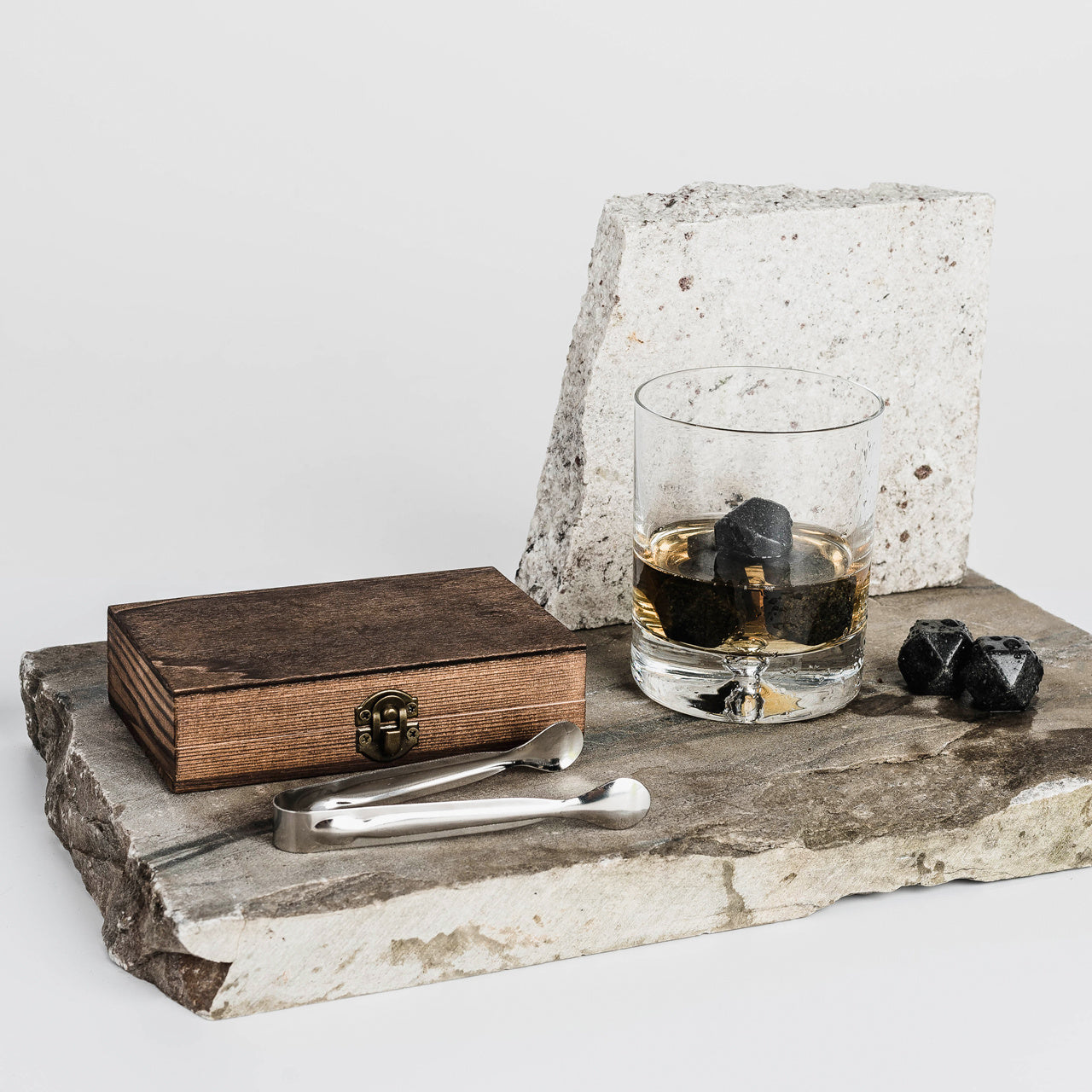 Granitowe kostki do whisky - prezent dla miłośnika whisky