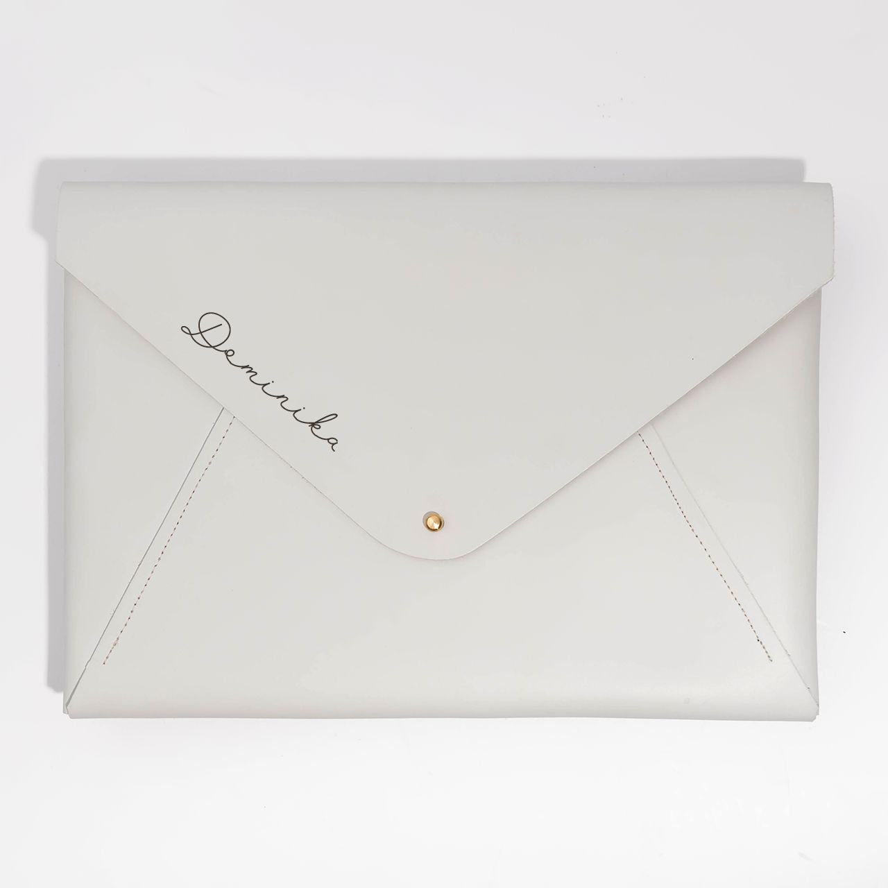 Szare etui na laptopa z imieniem