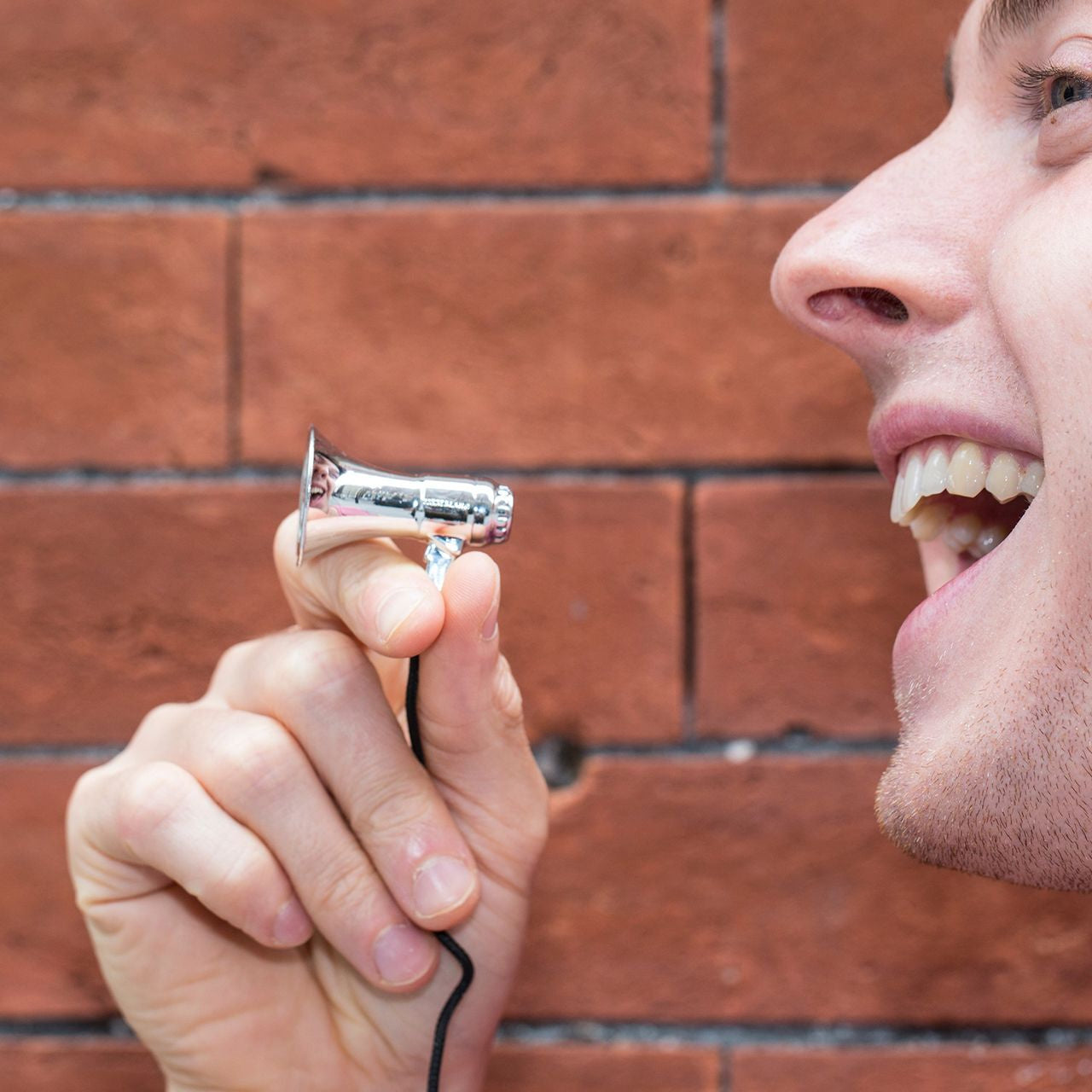 Mini megafon - urządzenie do zmiany głosu