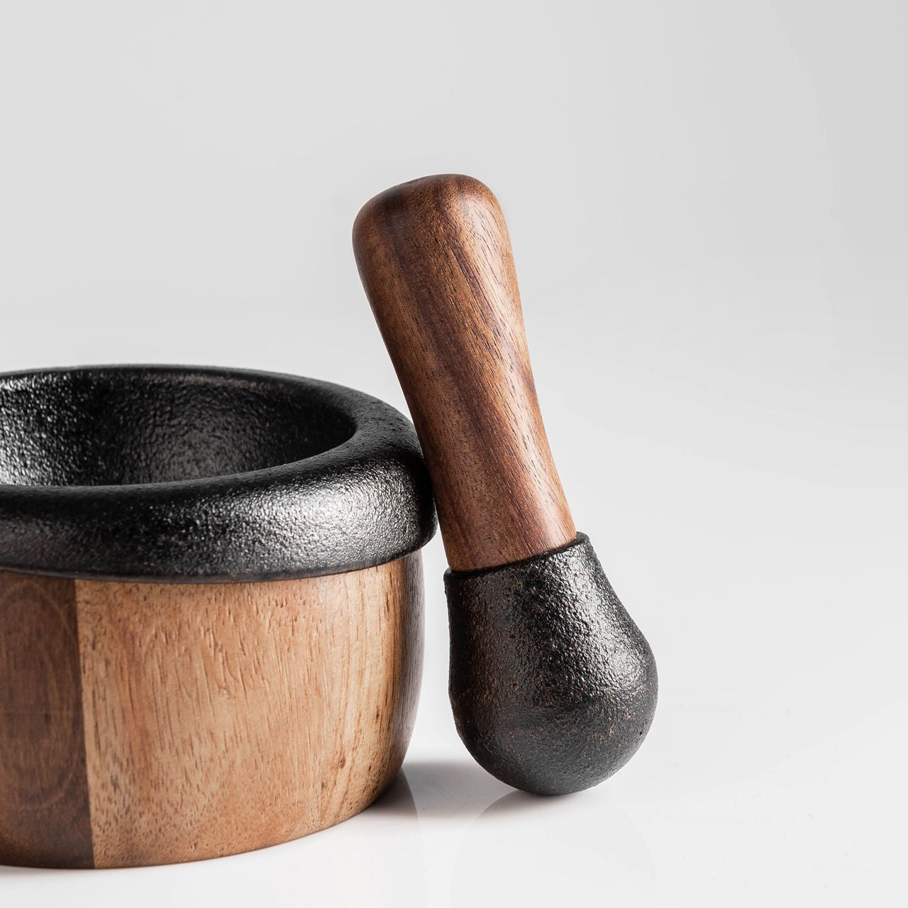 Moździerz żeliwny na prezent - AdHoc Crush moździerz kuchenny prezent dla kucharza