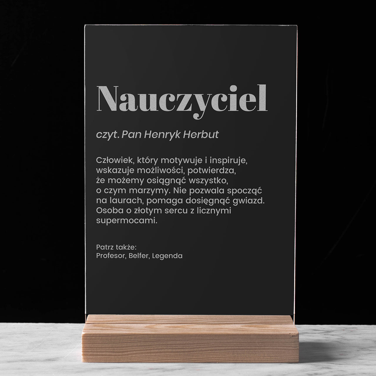 Statuetka dla nauczyciela - prezent z okazji Dnia Nauczyciela