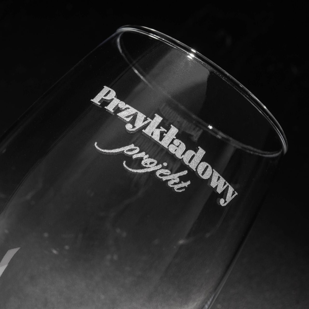 Grawerowany kieliszek z własnym tekstem 470 ml