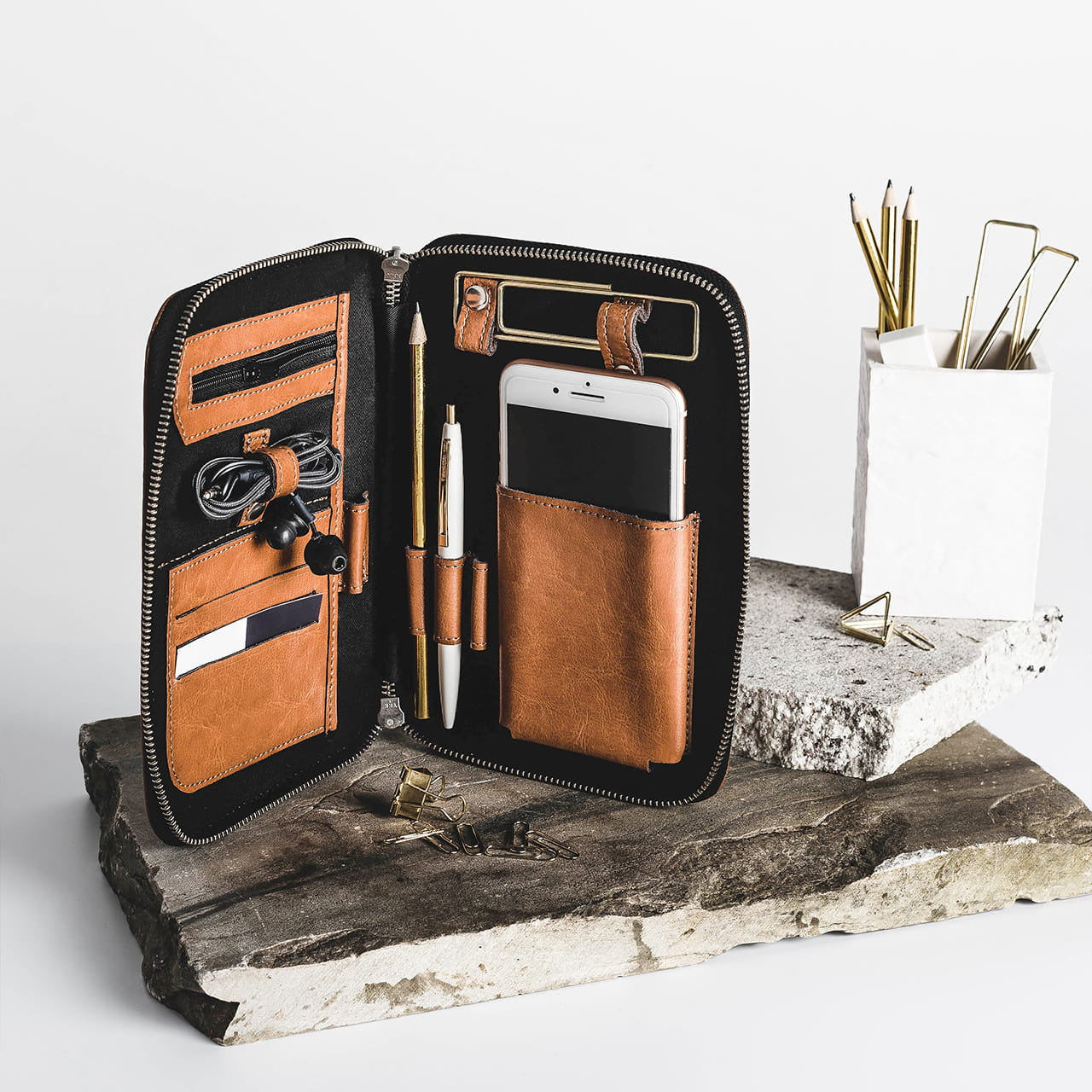 Skórzany organizer męski - prezent dla księdza z grawerowaną dedykacją upominek dla księdza