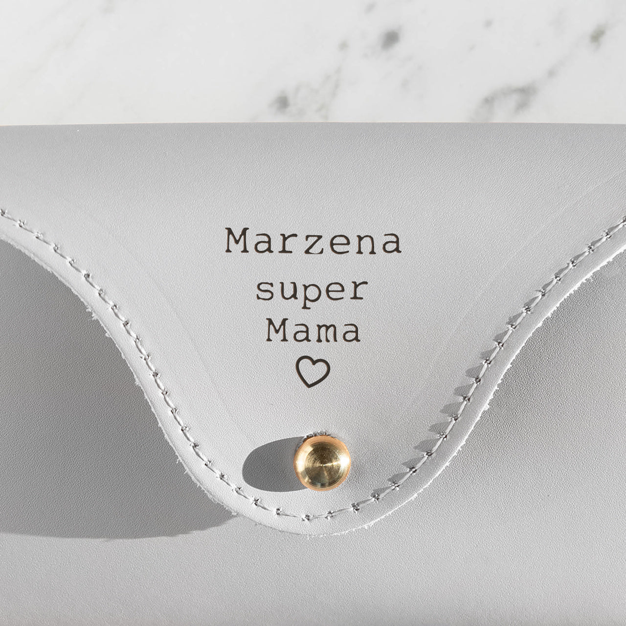 Szare etui do zdjęć na Dzień Mamy