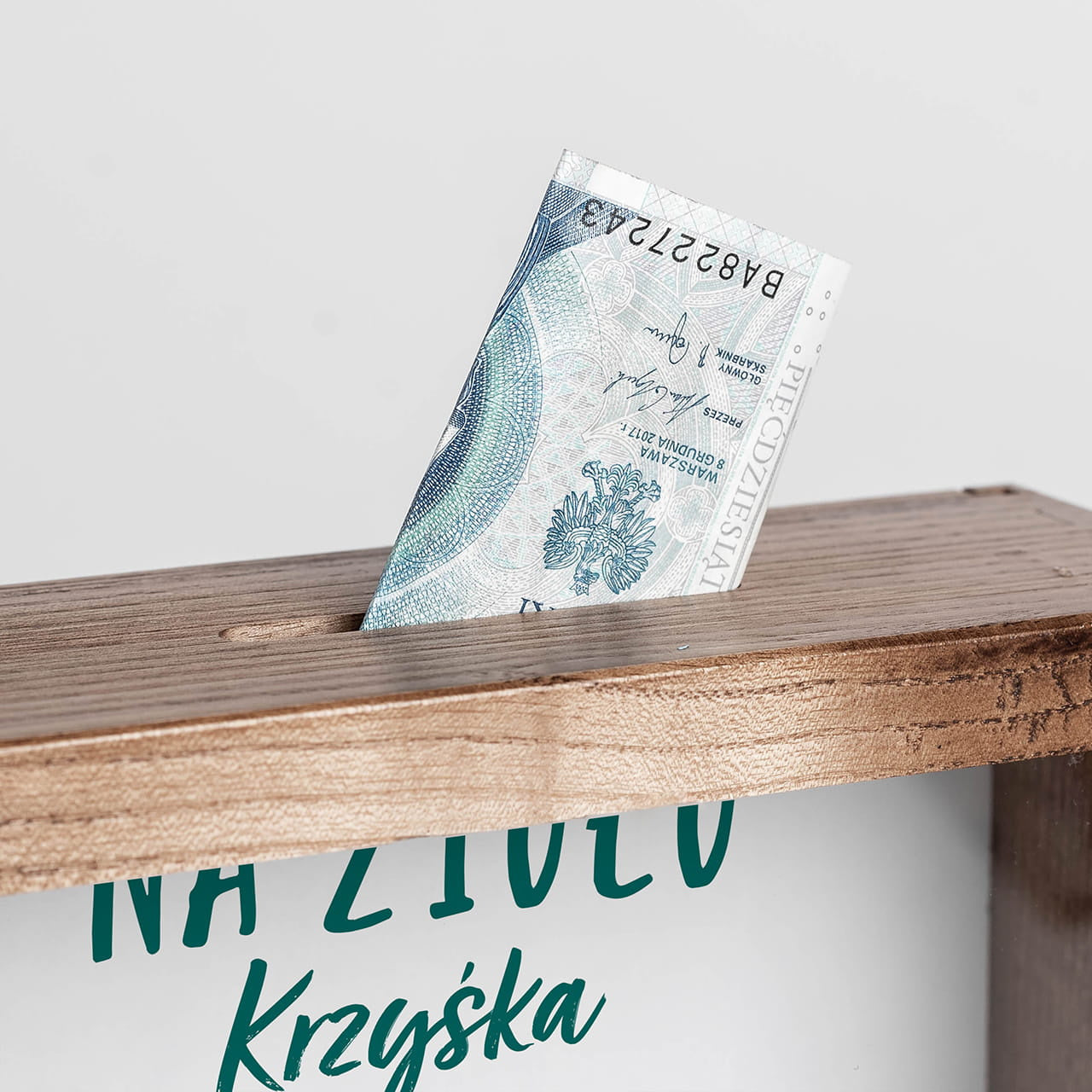 Drewniana skarbonka z własnym napisem - Odjazdowa prezent dla niej prezent dla niego personalizowana skarbonka