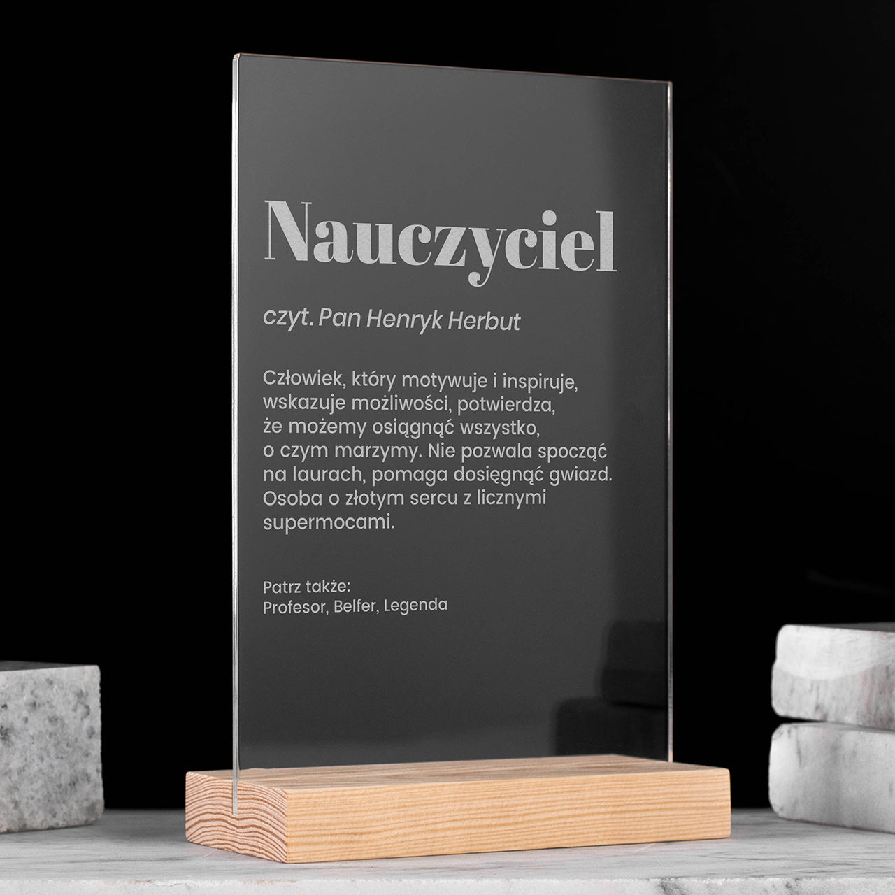Statuetka dla nauczyciela - prezent z okazji Dnia Nauczyciela