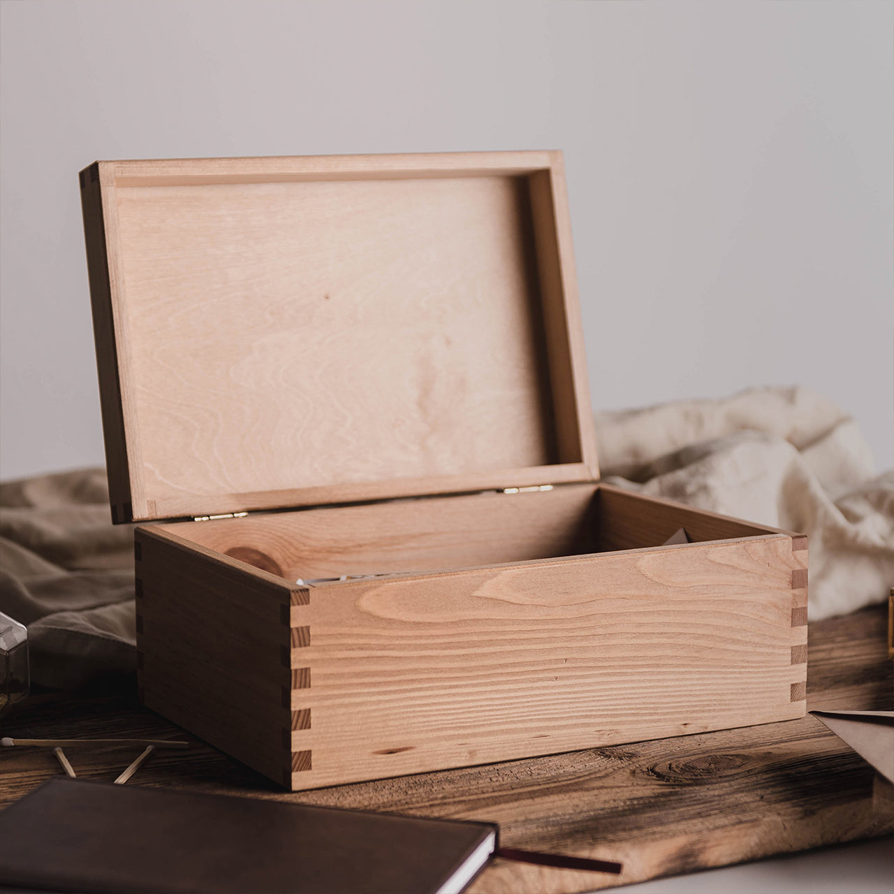 Drewniane pudełko wspomnień - prezent dla nowożeńców