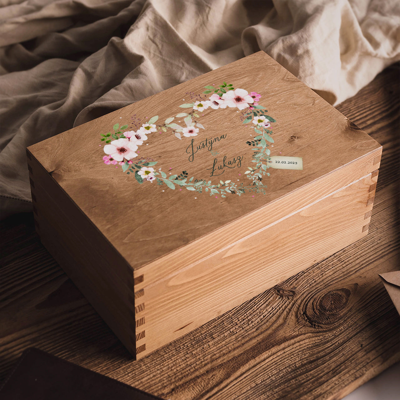 Drewniane pudełko wspomnień - prezent dla nowożeńców