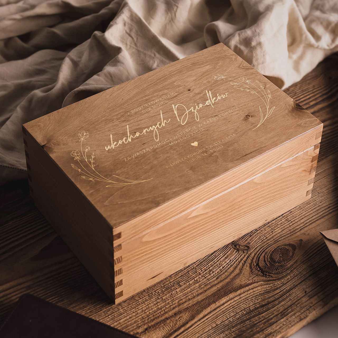 Grawerowana skrzynka - podziękowanie dla dziadków na komunię