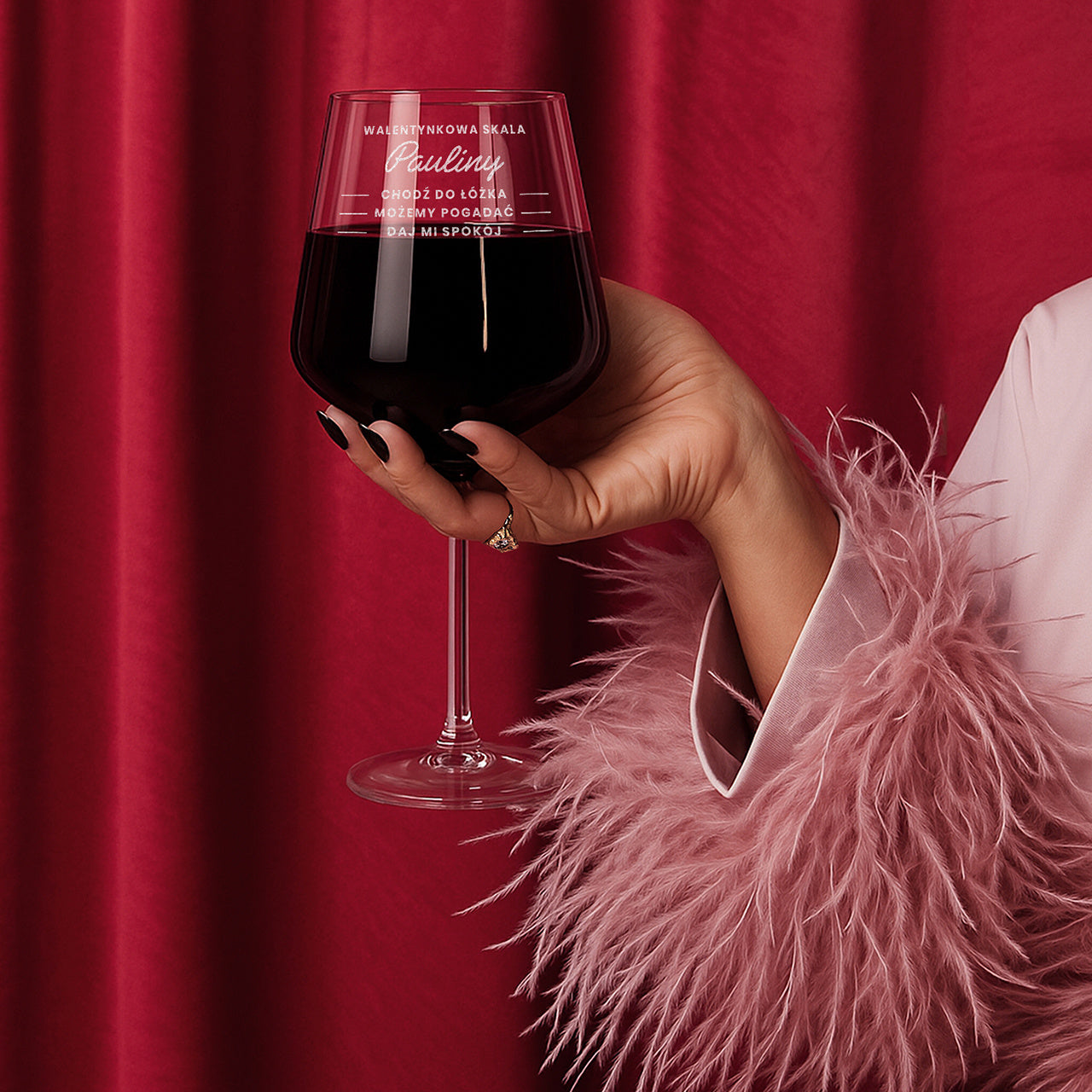 Duży kieliszek do wina - walentynkowa skala