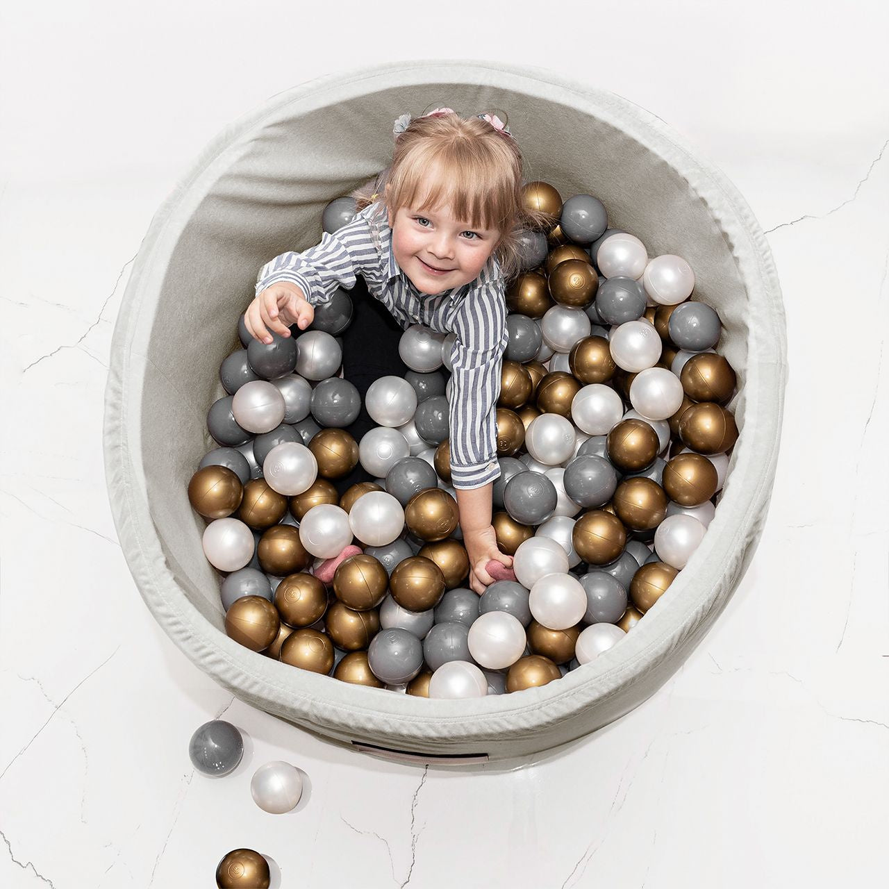 Suchy basen z piłeczkami - personalizowany prezent dla dziecka