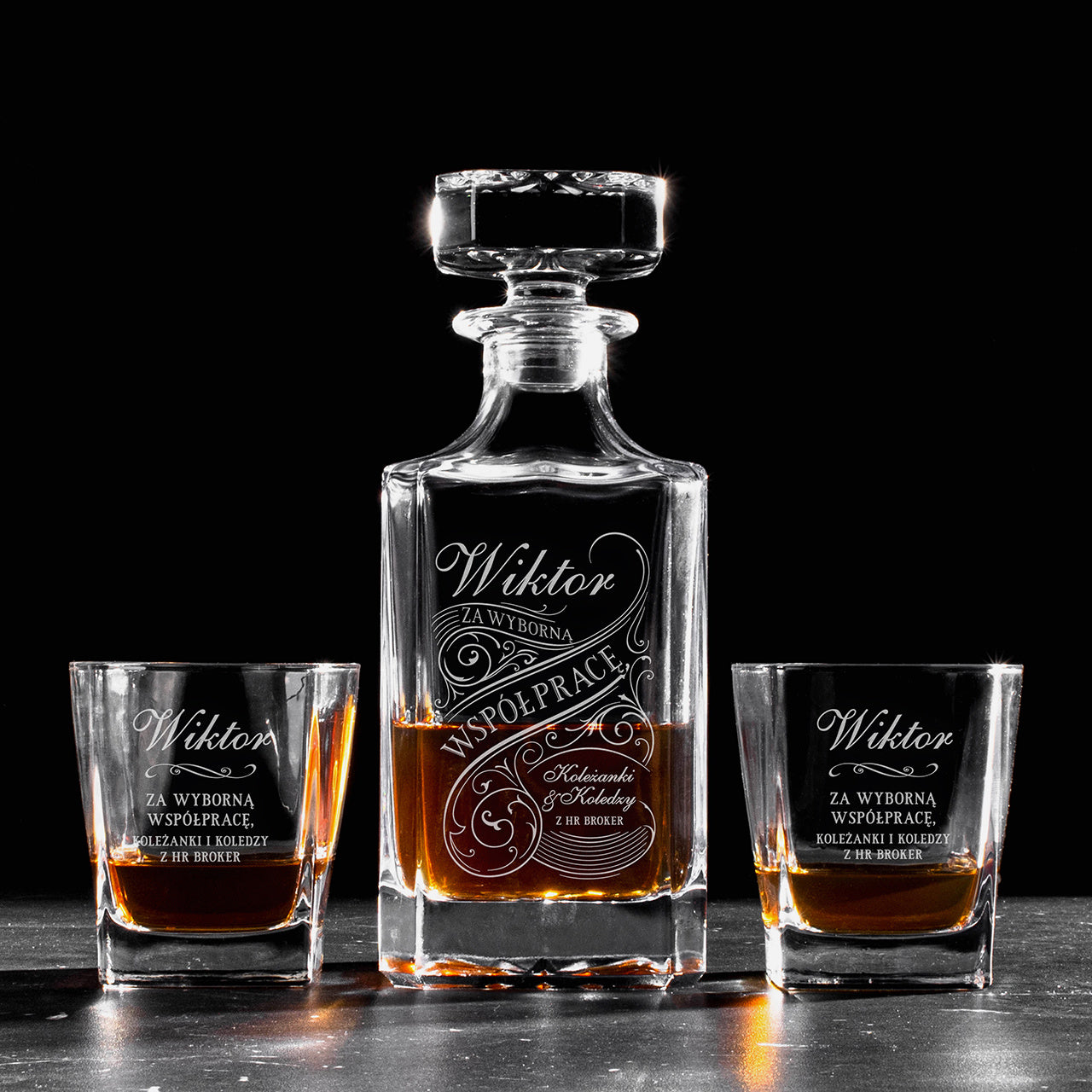 Karafka ze szklankami - prezent z okazji odejścia z pracy