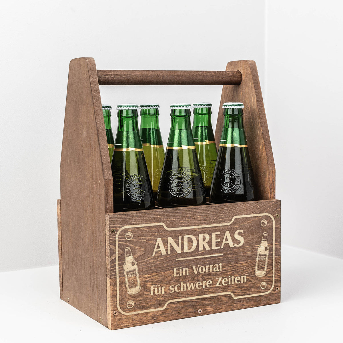 Gravierter Bierträger VORRAT FÜR SCHWERE ZEITEN Geschenk für Männer