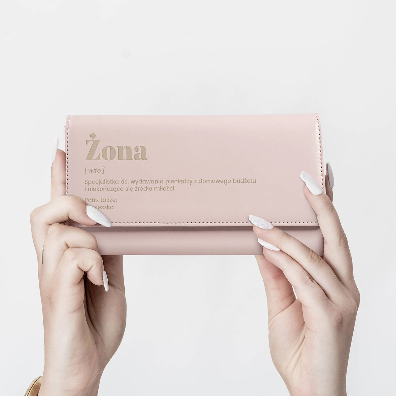 Grawerowany portfel dla żony - definicja