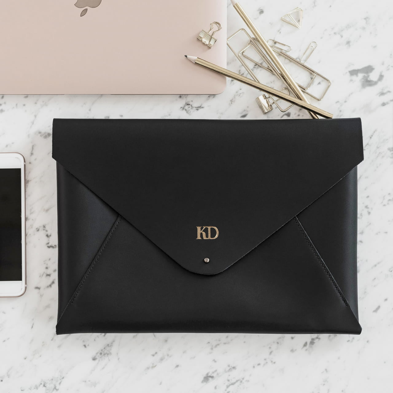 Etui skórzane na laptopa z inicjałami