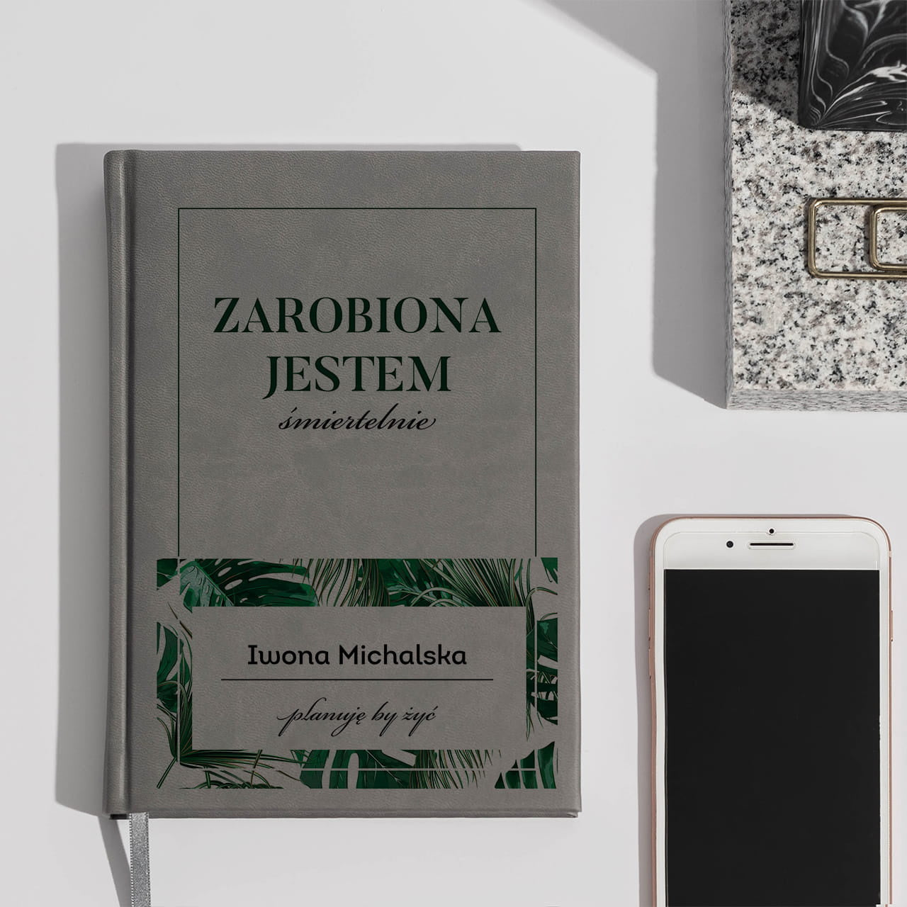 Szary planner personalizowany - prezent dla koleżanki z pracy