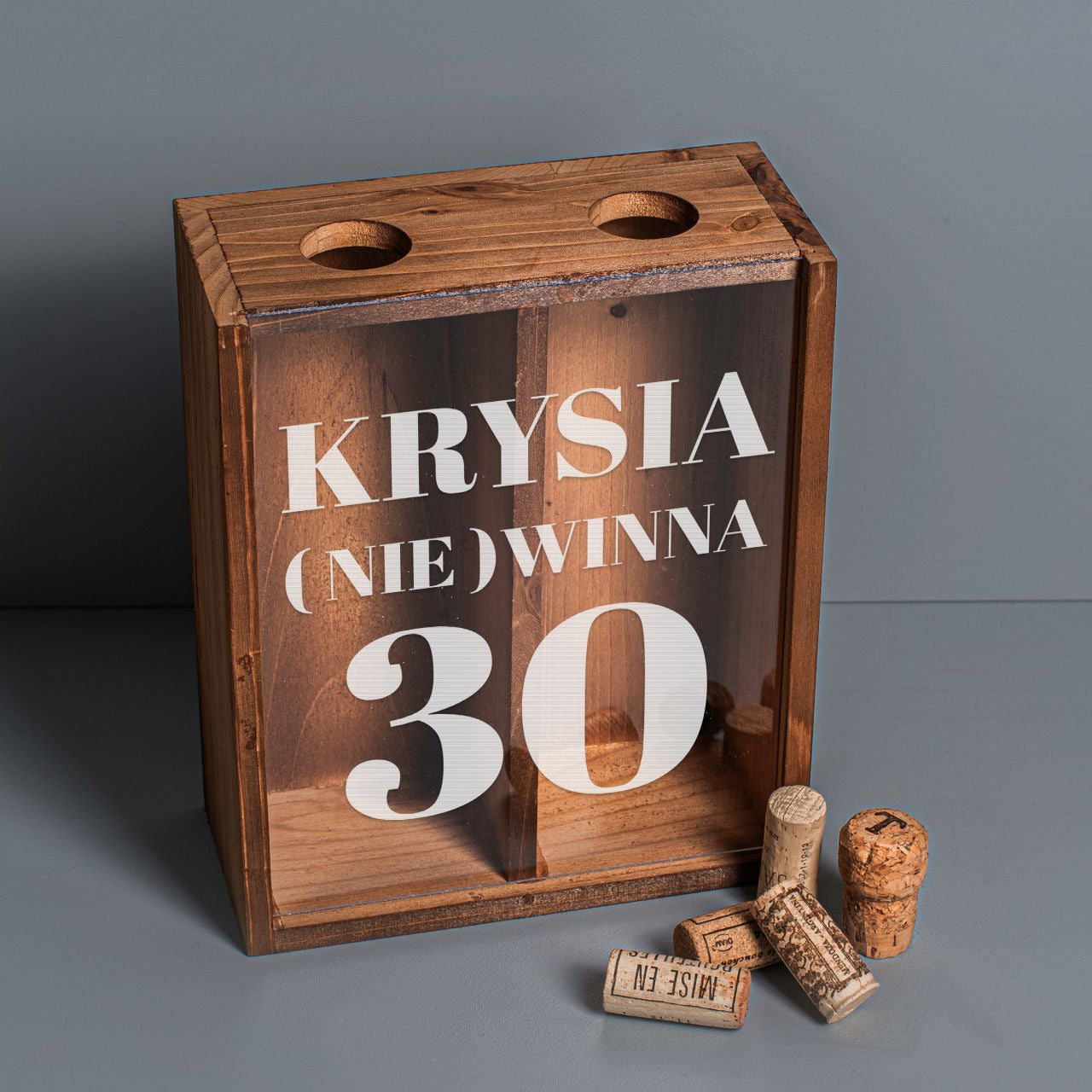 Pudełko na korki od wina z okazji 30 urodzin przyjaciółki