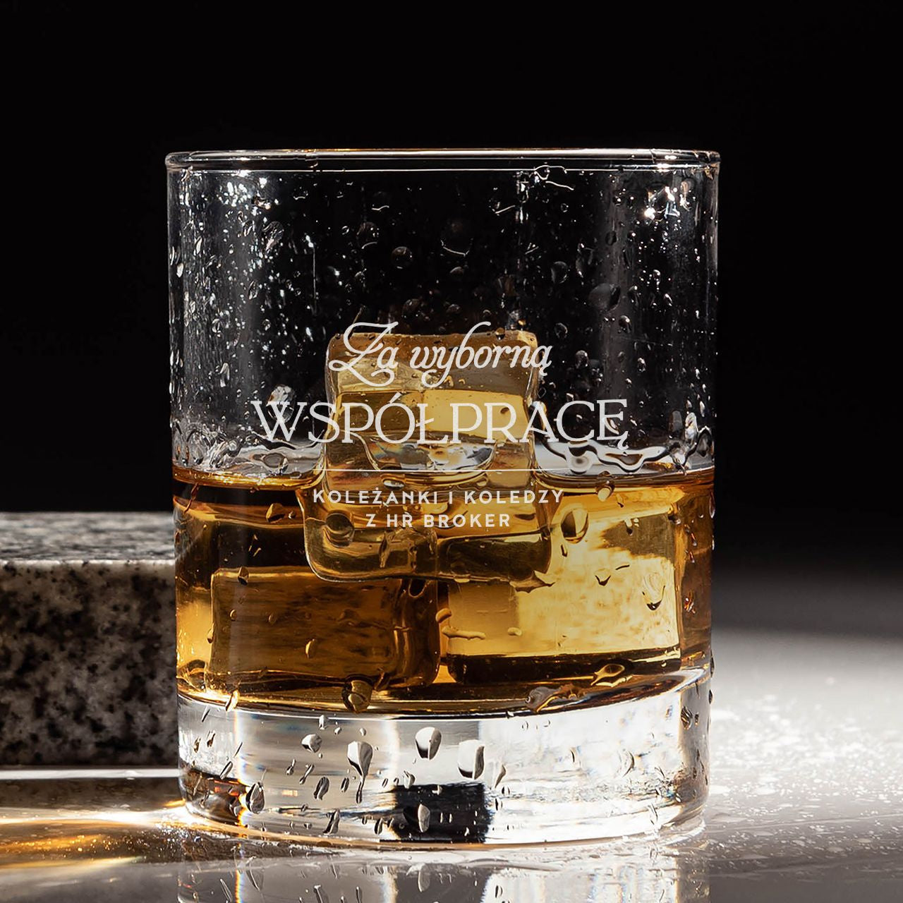 Grawerowana szklanka do whisky - prezent z okazji odejścia z pracy