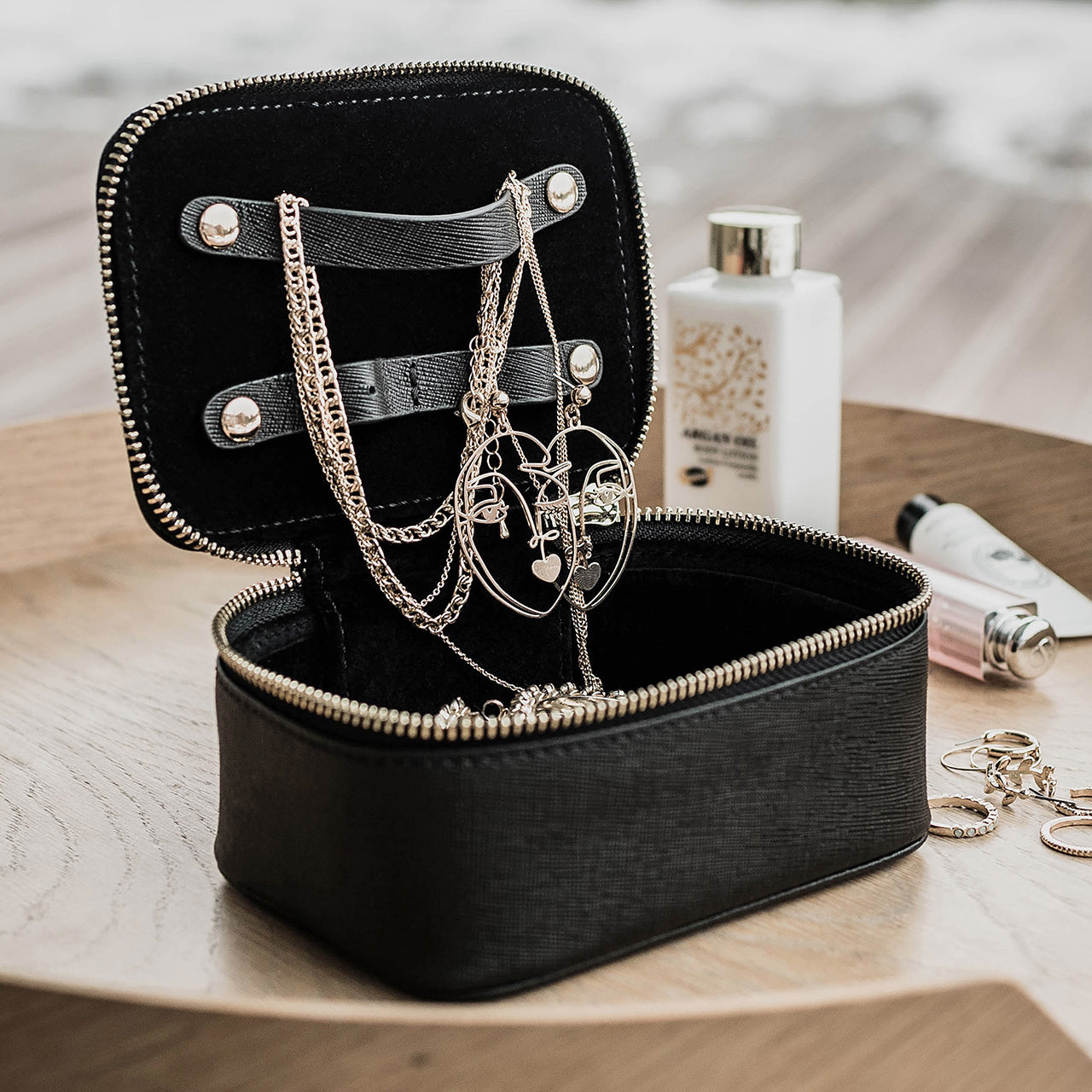 Szkatułka na skarby z grawerowaną zawieszką