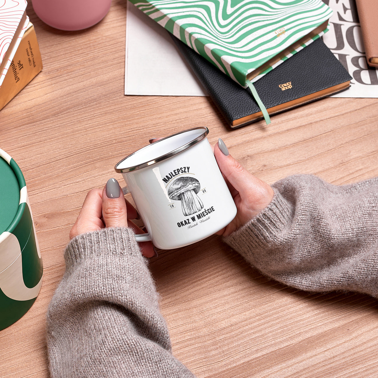 Personalizowany kubek emaliowany - upominek dla grzybiarza