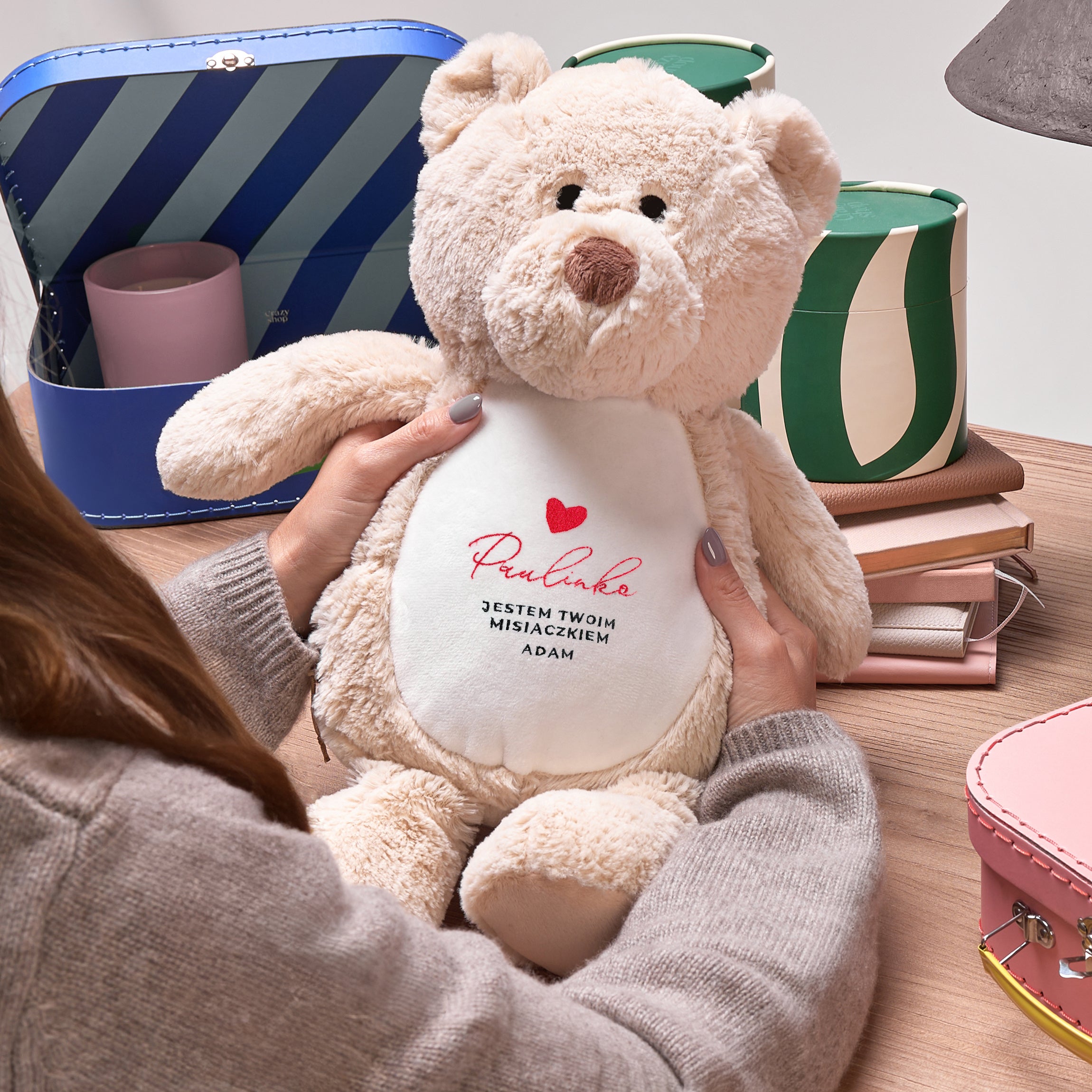 Walentynkowy miś z personalizacją na prezent dla dziewczyny