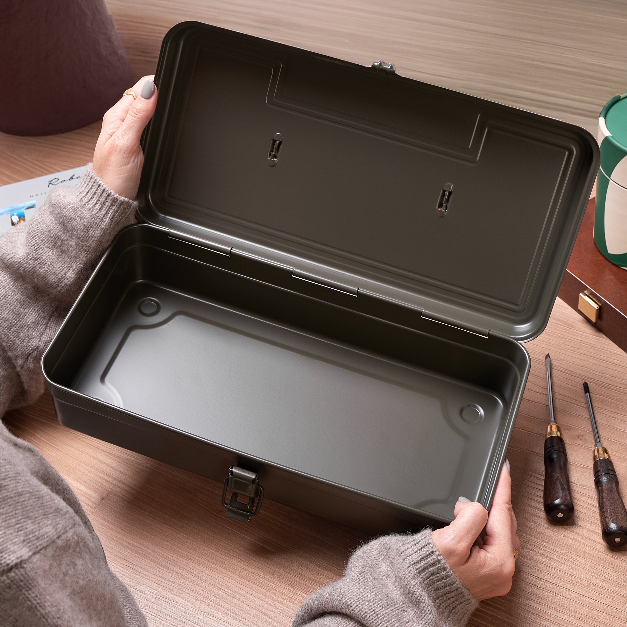 Personalizowana skrzynka narzędziowa - prezent dla dziadka działkowca