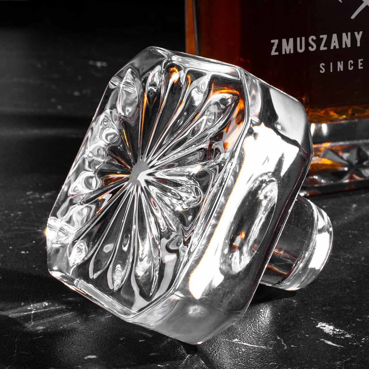 Grawerowana karafka do whisky - prezent dla wędkarza na urodziny