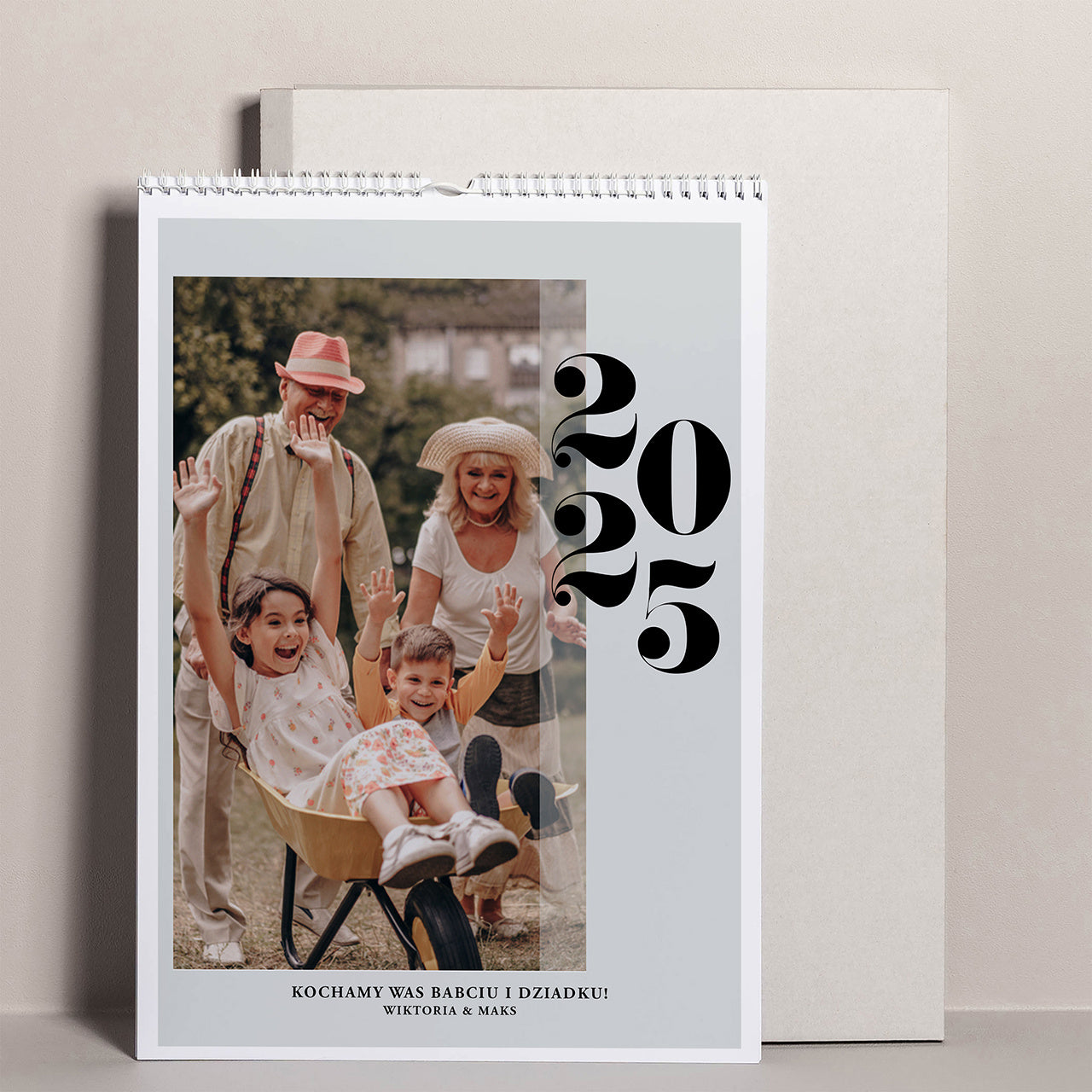 Wiszący kalendarz ze zdjęciami dla babci i dziadki