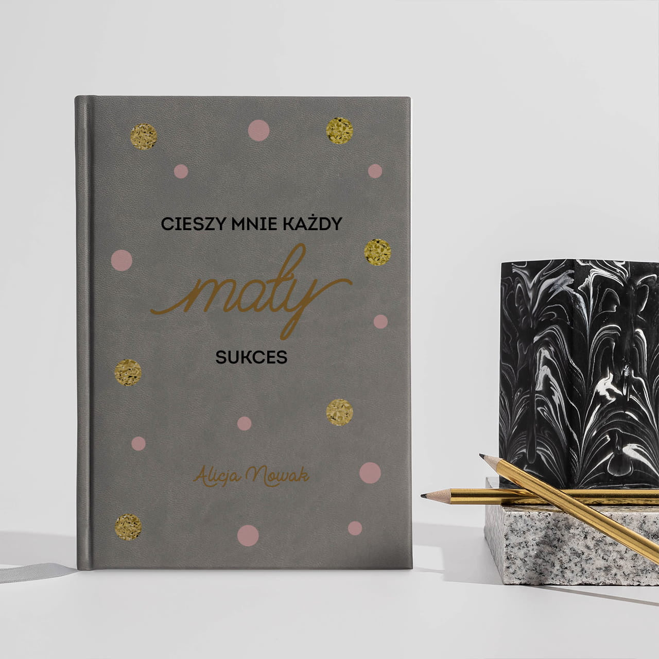 Szary planner książkowy prezent dla optymistki - Mały sukces