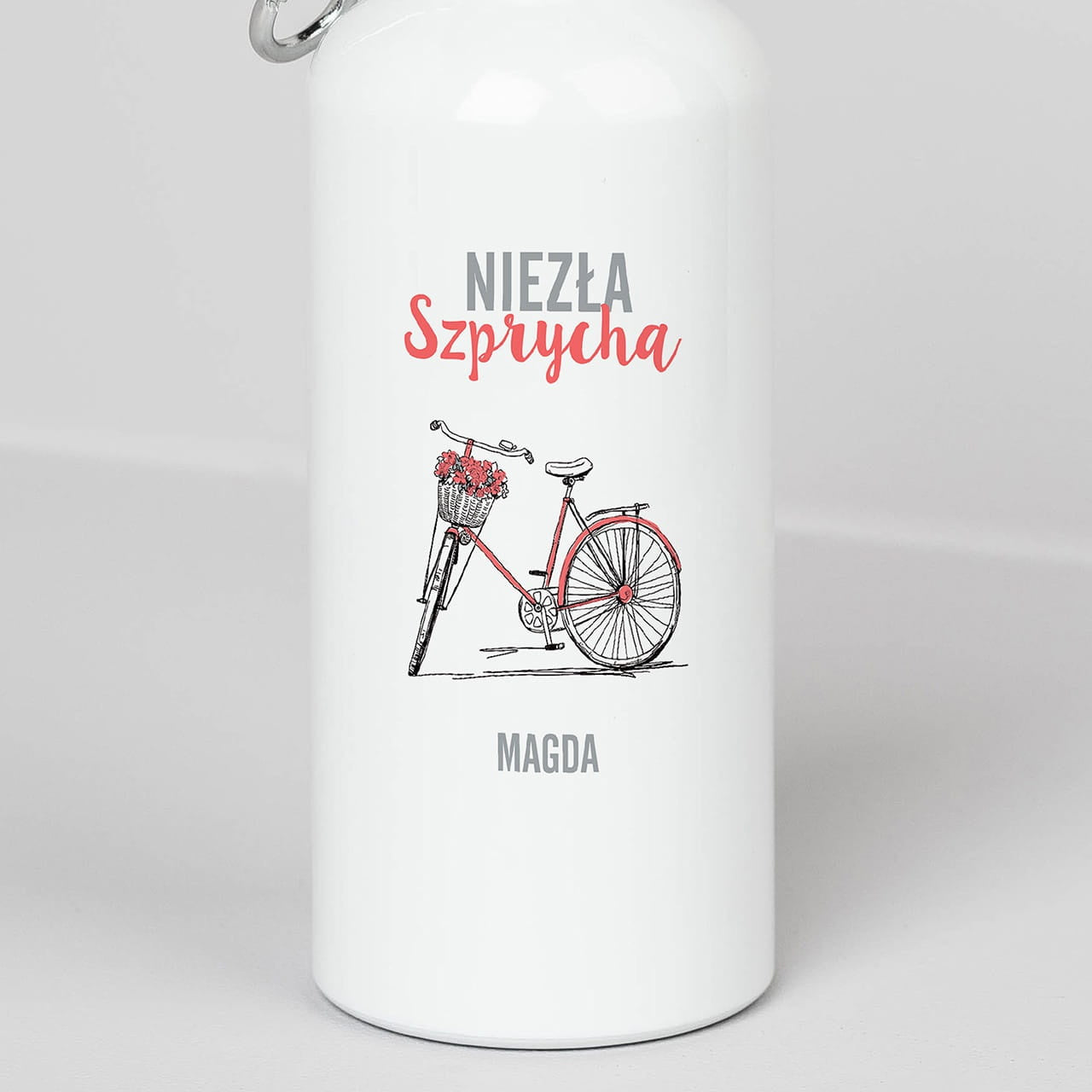 Bidon personalizowany dla rowerzystki 