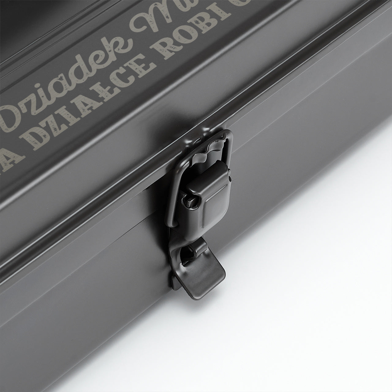 Personalizowana skrzynka narzędziowa - prezent dla dziadka działkowca