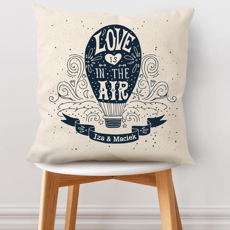 Poduszka dla narzeczonych - love is in the air prezent dla narzeczonych personalizowana poduszka