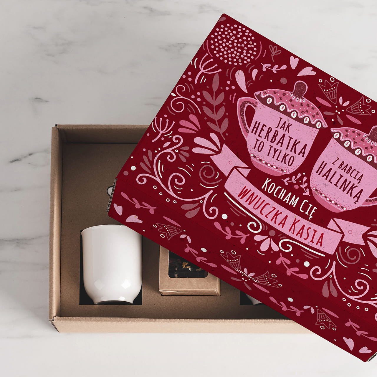 Zestaw prezentowy dla babci - kubki z przykrywką i herbata