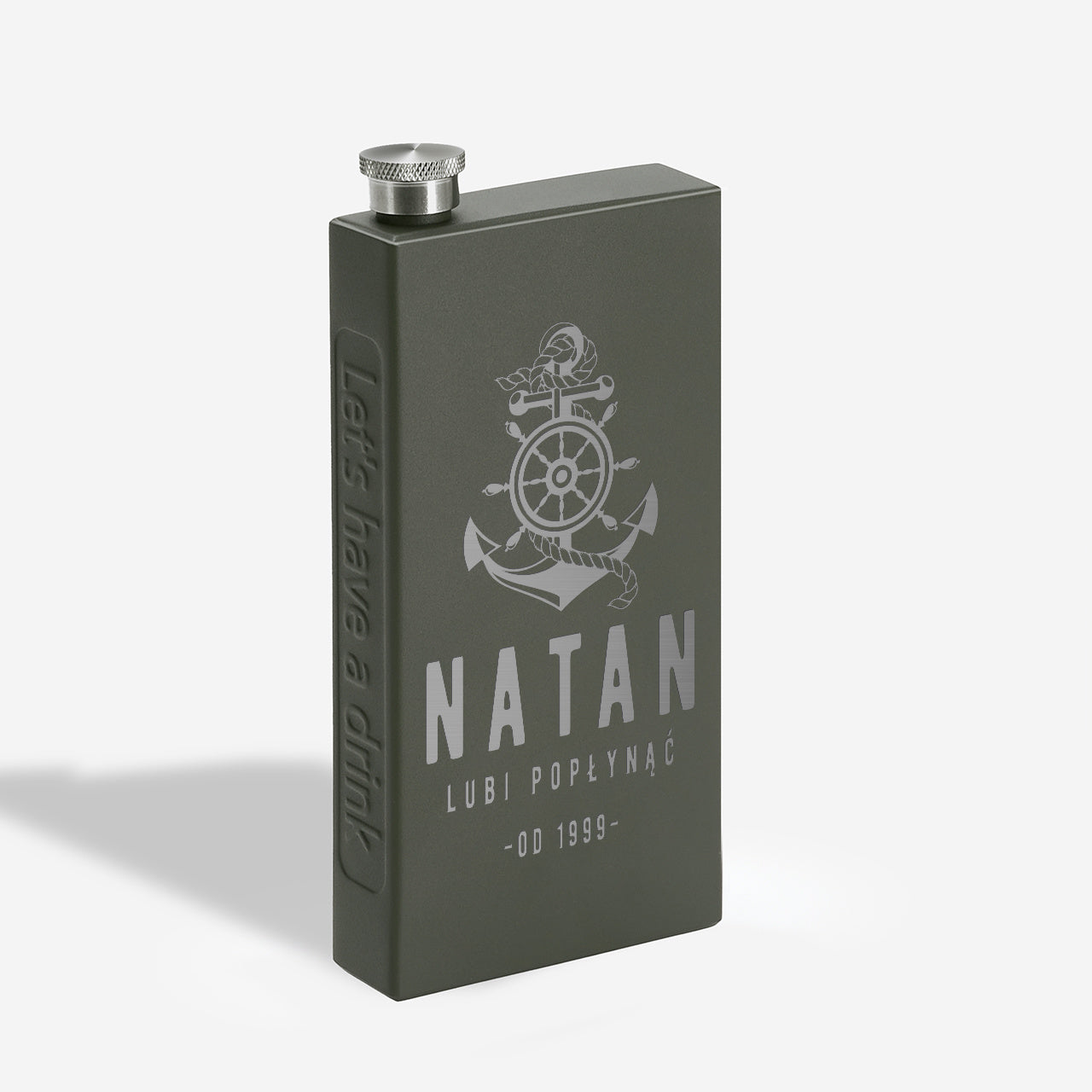 Grawerowana piersiówka dla marynarza na urodziny