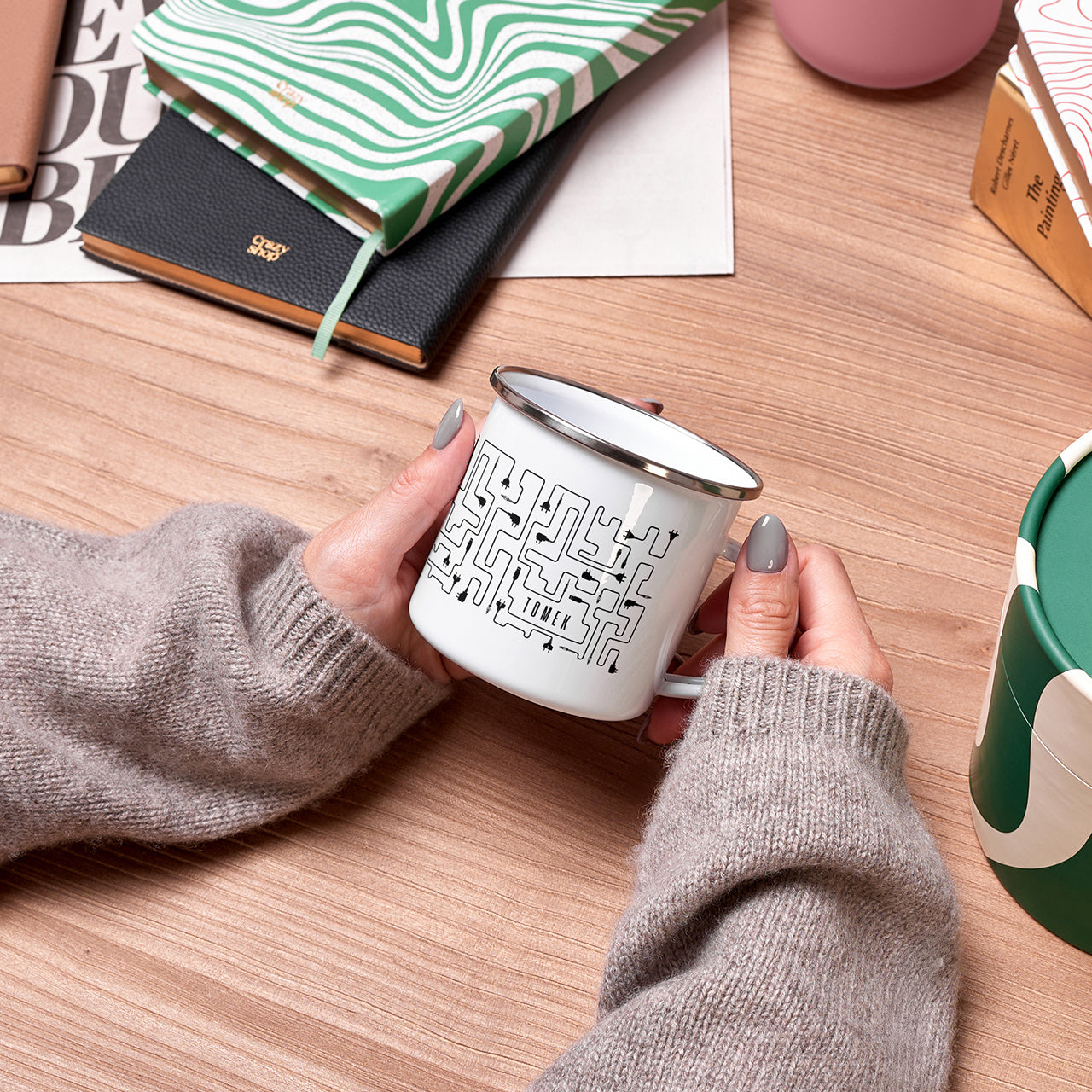 Emaliowany kubek dla informatyka - U Mnie Działa prezent dla informatyka kubek z grawerem prezent dla programisty