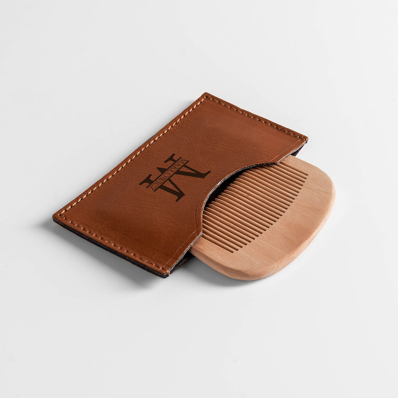 Grzebień do brody w etui z monogramem