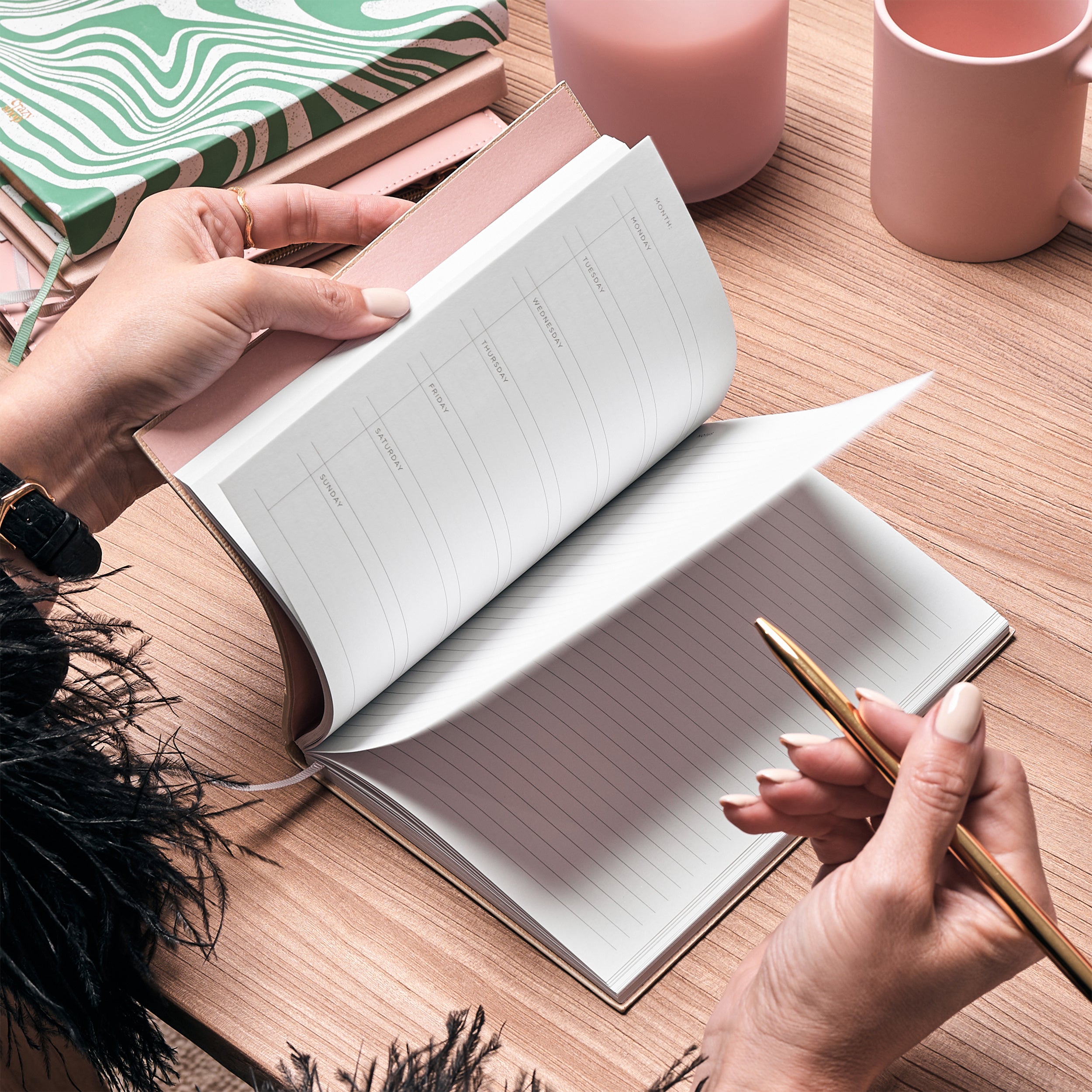 Personalizowany planner dla mamy z długopisem - beżowy wyjątkowy prezent dla mamy na Dzień Mamy