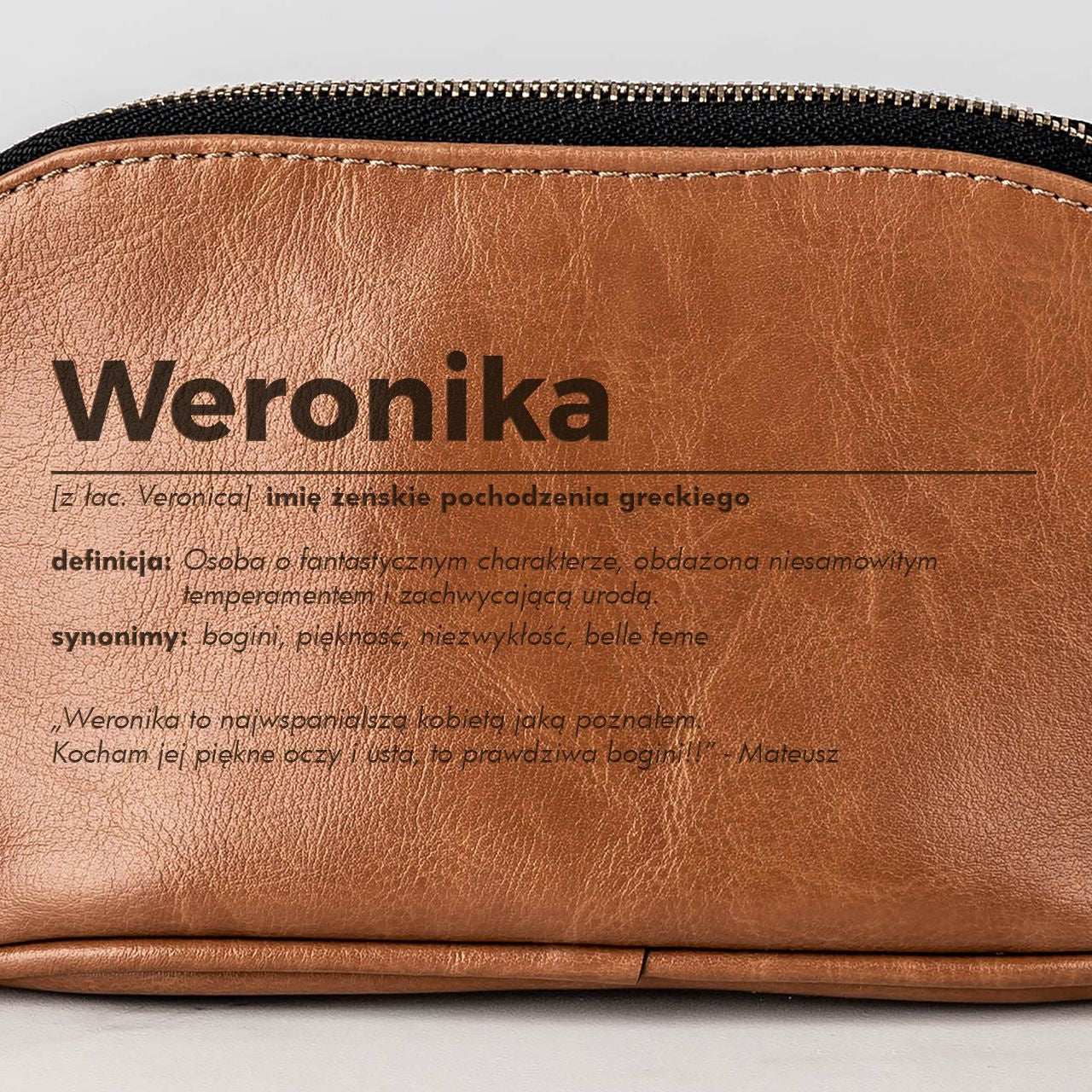 Personalizowana kosmetyczka damska - Definicja - prezent imieninowy dla niej skórzana kosmetyczka