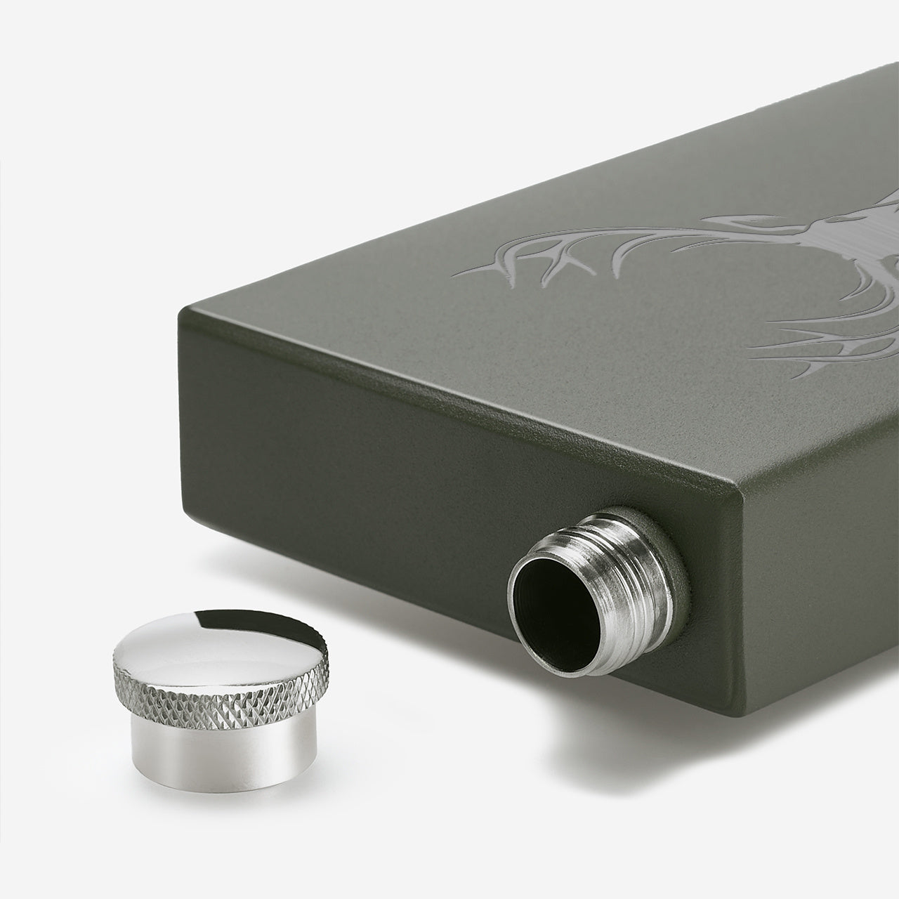 Grawerowana piersiówka dla myśliwego